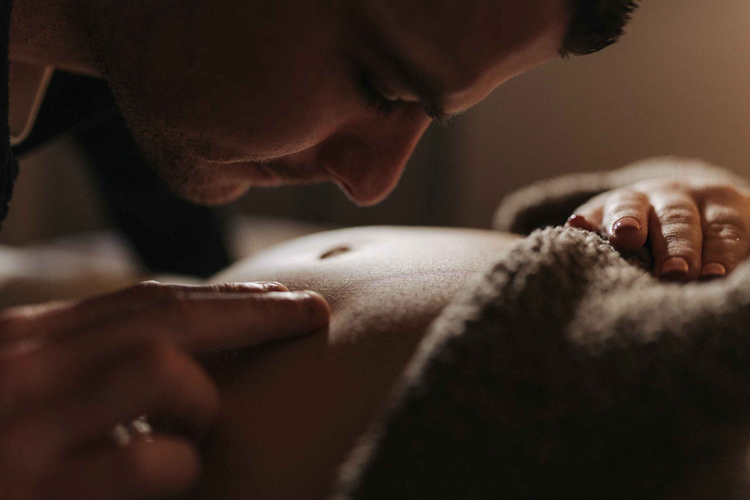 Home Maternity Photography – Relaxed & Candid Pregnancy Moments. Alisa Tant — Family and newborn photographer Bucks County, Montgomery county, Philadelphia, NJ