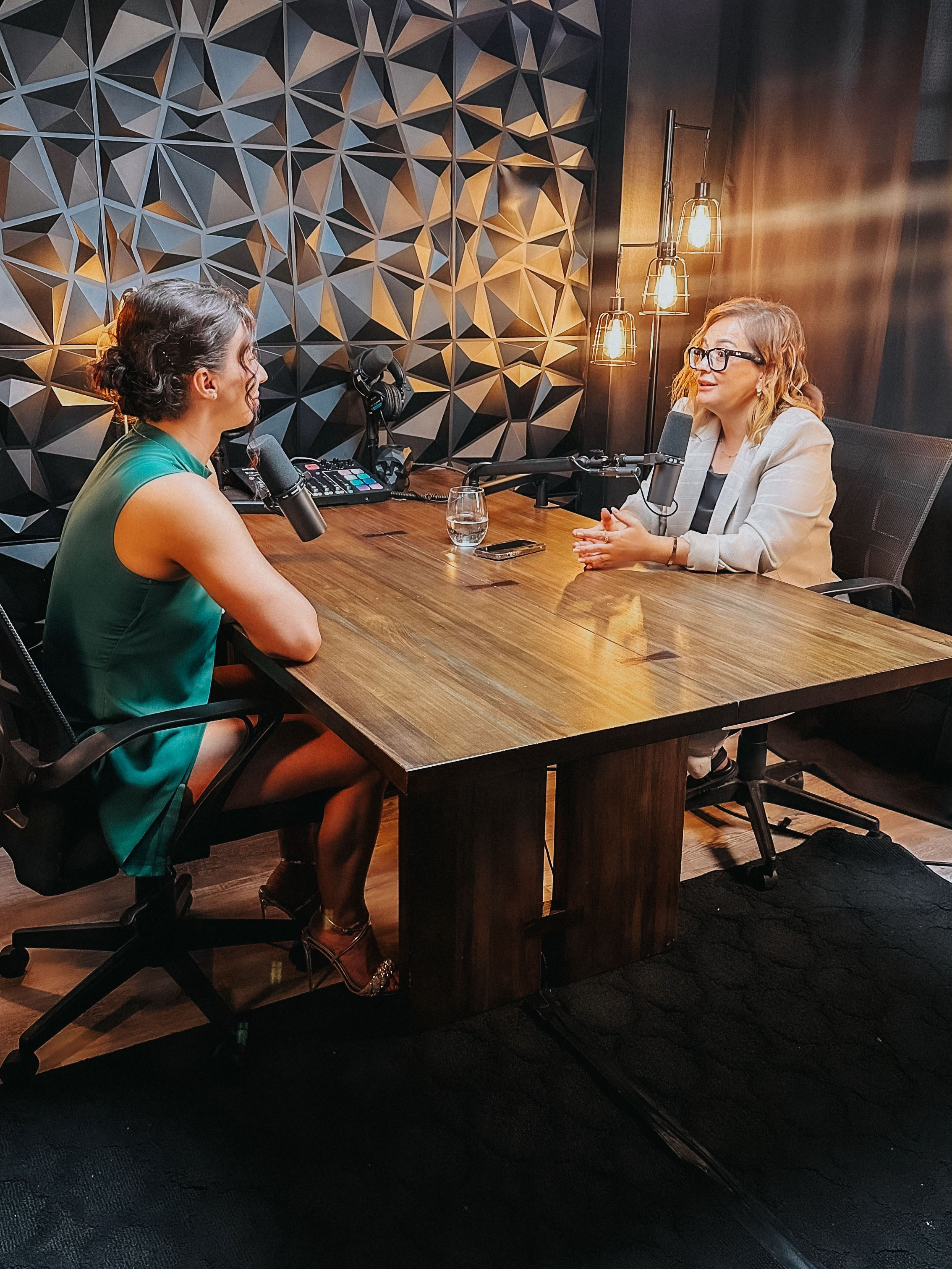 Ирина Недялькова: Фотограф, Тик Ток Коуч, мама блогера. Как мечты ст. НА VIBE УСПЕХА — Блог об экстраординарных людях с Кристиной Самофал