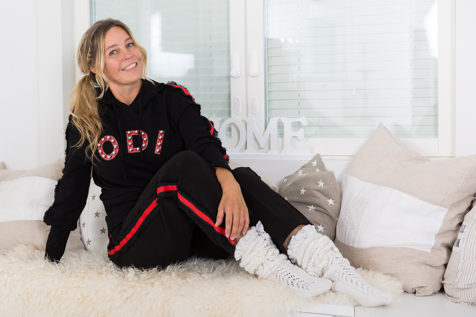 Mandy Fashionin vaatekaupan brändikuvaus. Some- ja tuotekuvat nettisiv