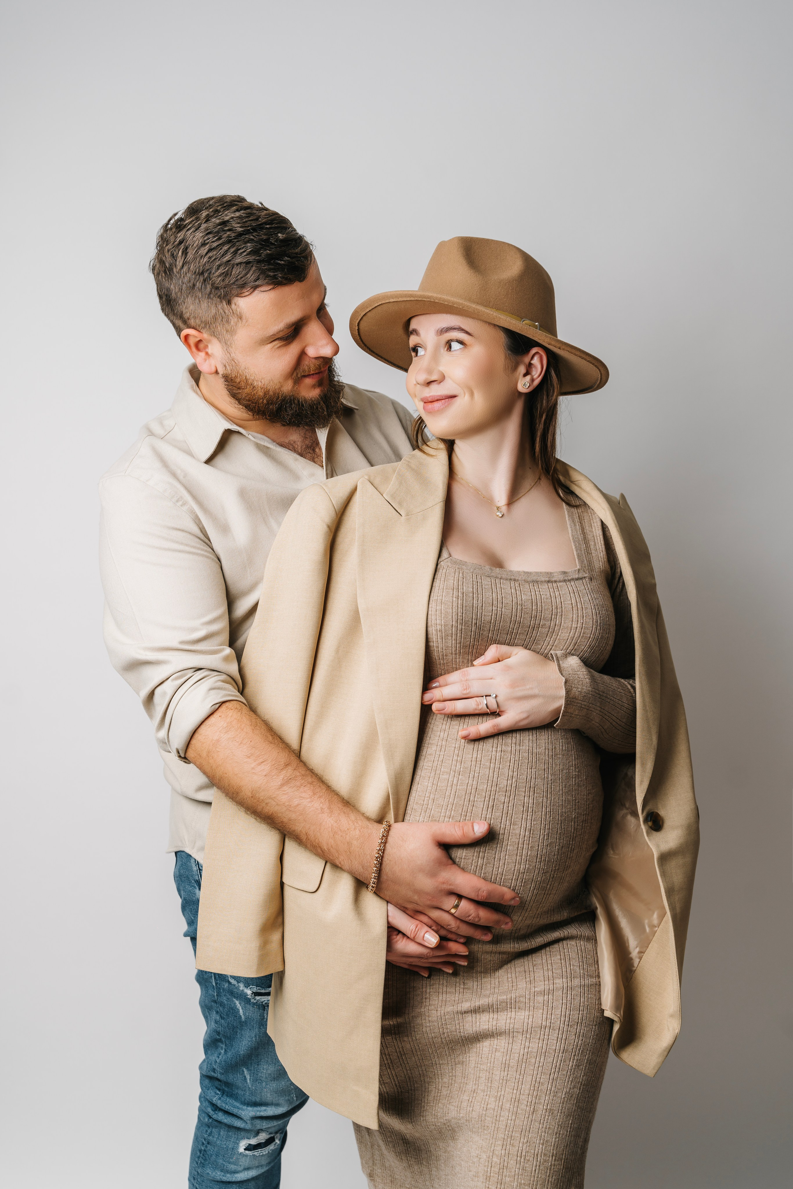 Pregnancy family photo shoot. Photographer in England Ekaterina Romanova