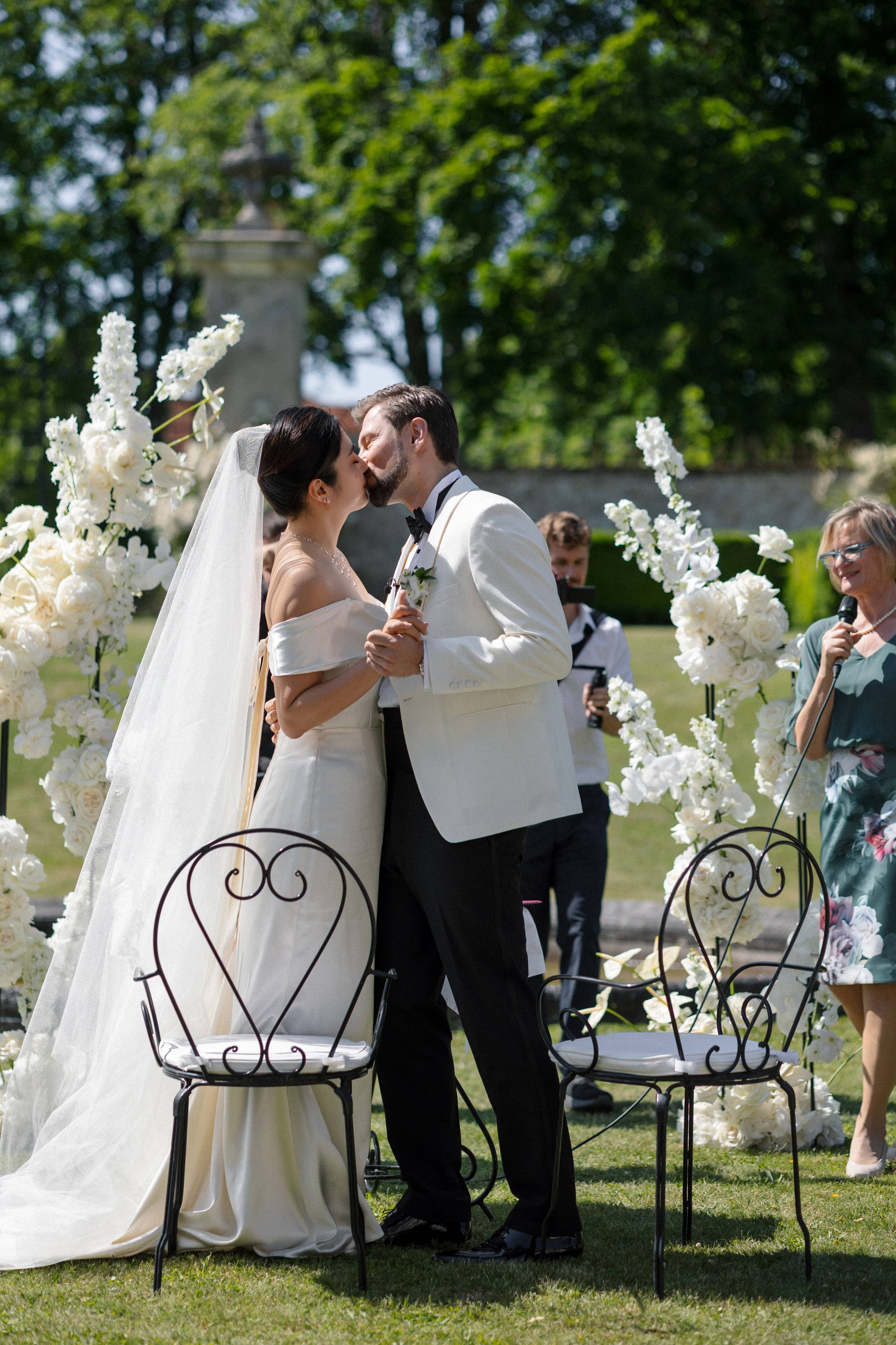 Susan & George · Wedding at Schloss Walpersdorf. Raw Studio: Capturing Elegant weddings accross Europe