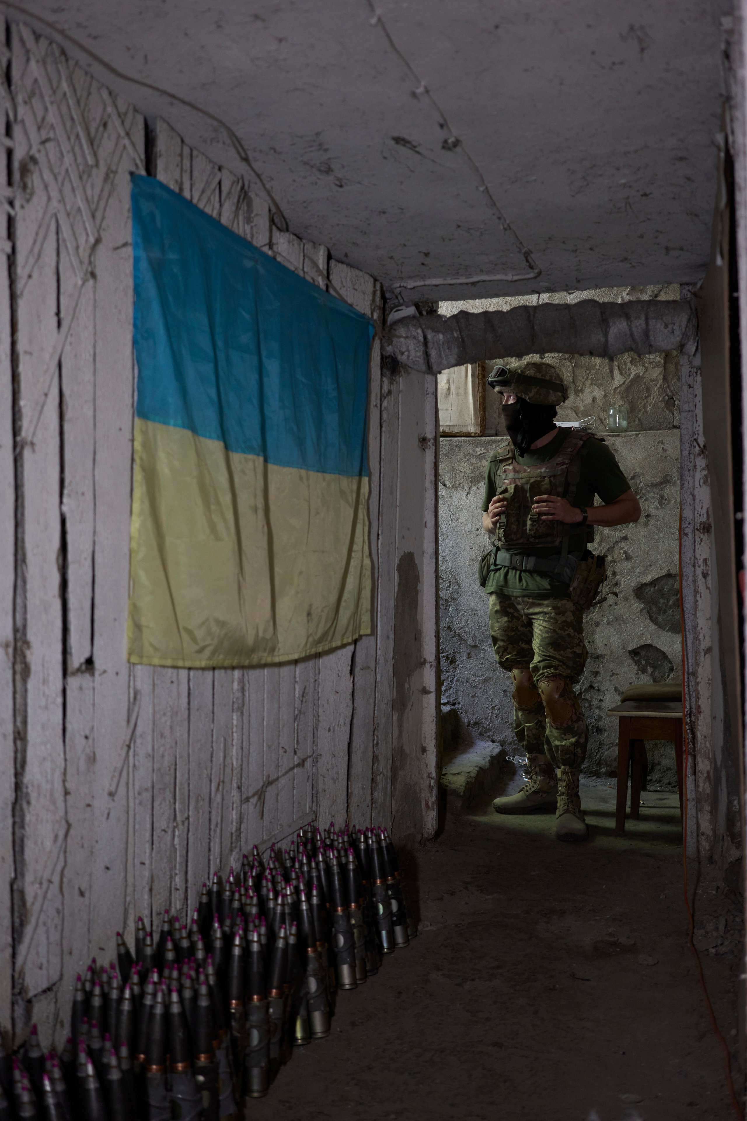 Soldier of the 28th Independent Mechanized Brigade by the shelter.