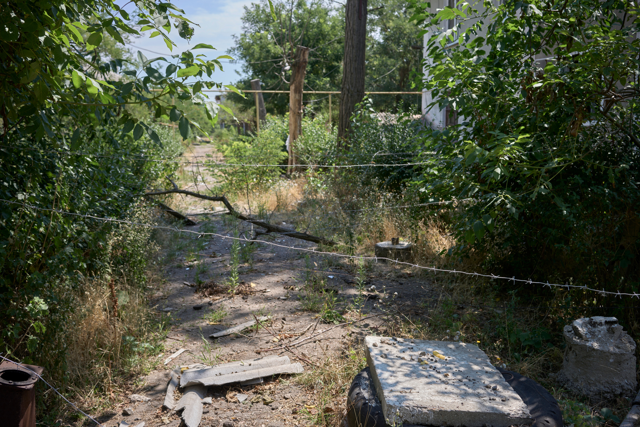 A barbed wire in the sleeping area.