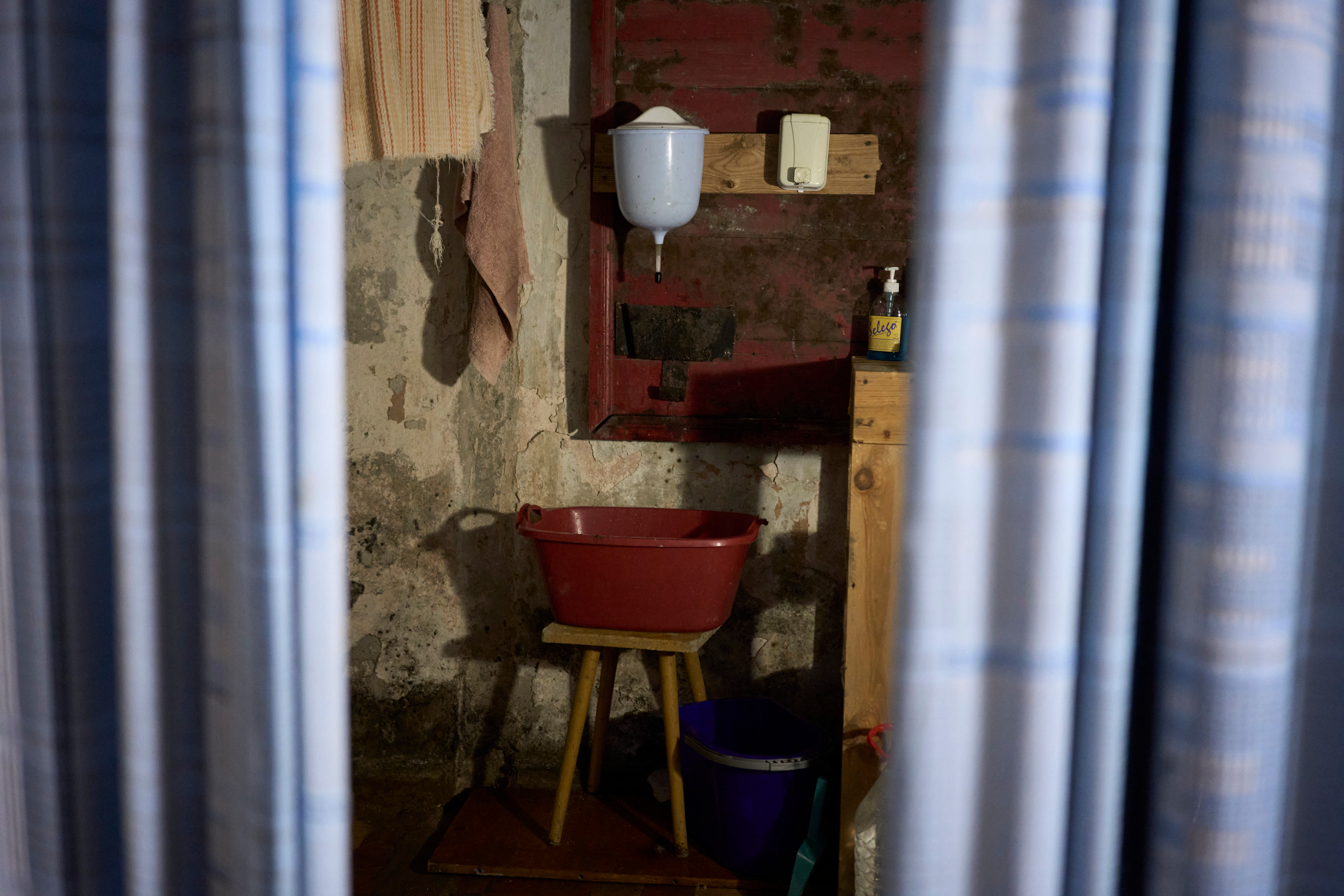 A bathroom in the shelter.