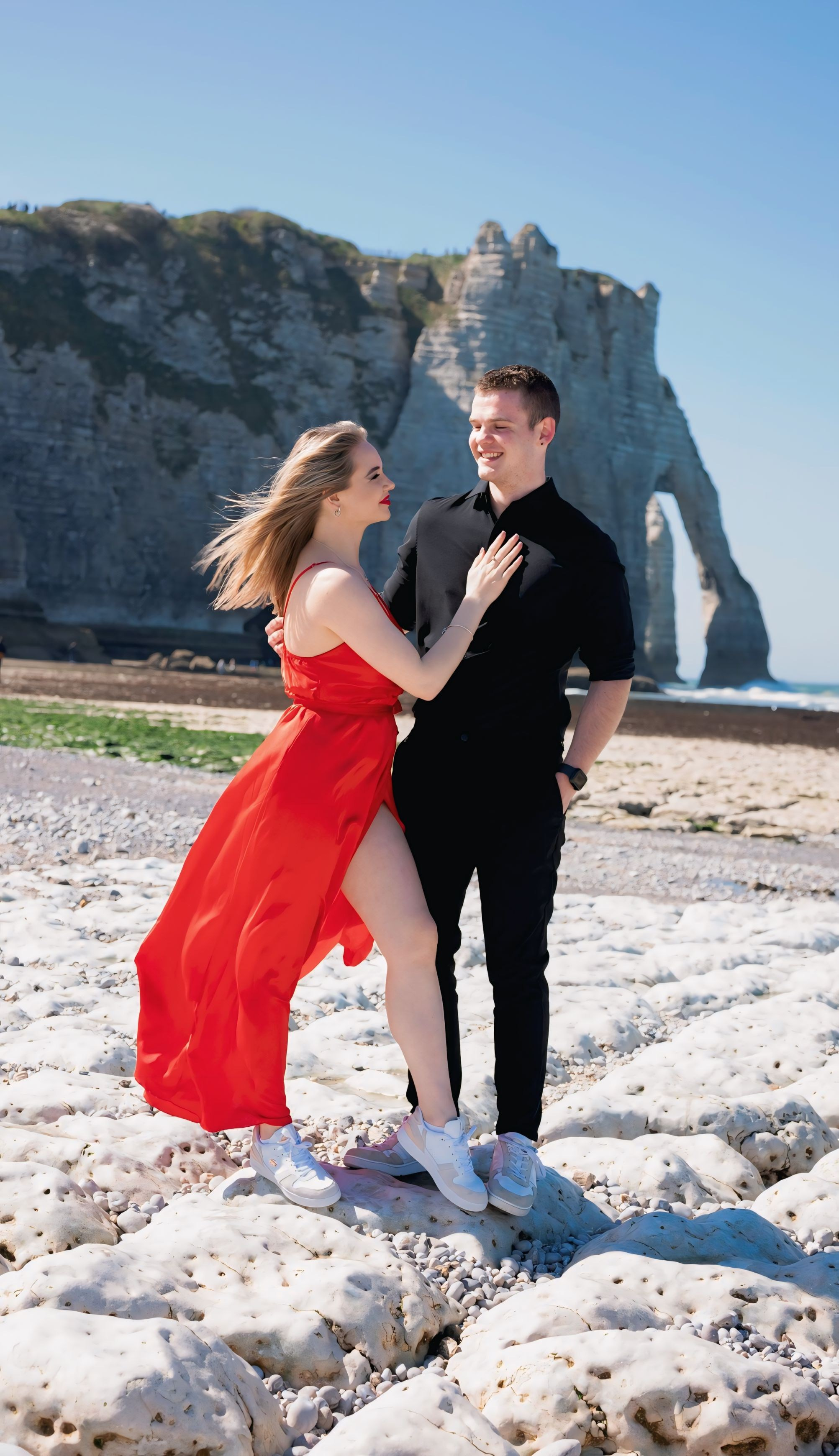 Future photoshoot on the ocean in Etreta. Dates 6/04. Alina Tagzieva- a photograper in Paris