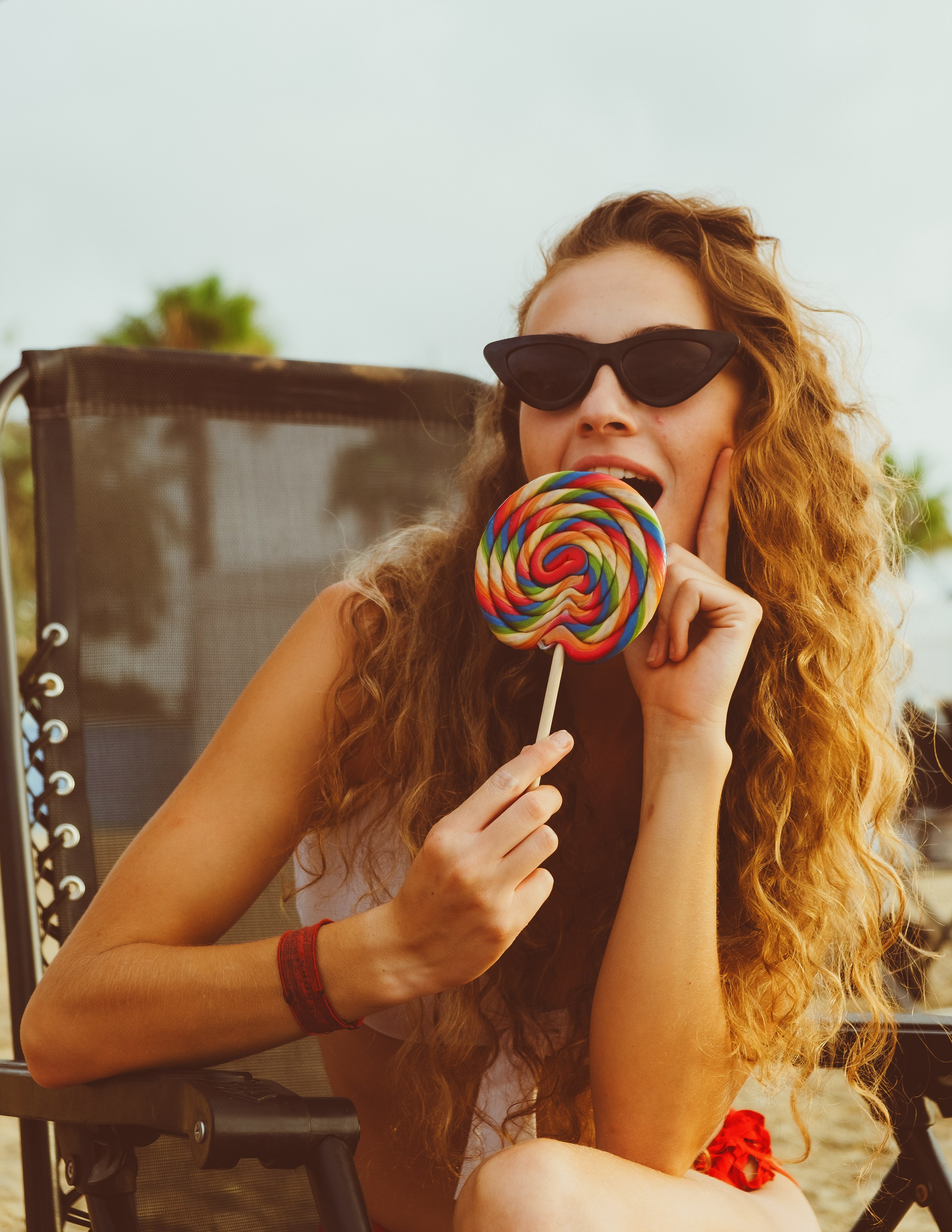 Beetlejuice на море: Экспериментальная фотосессия с цирковыми артистами — Фотограф Андрей Луковников