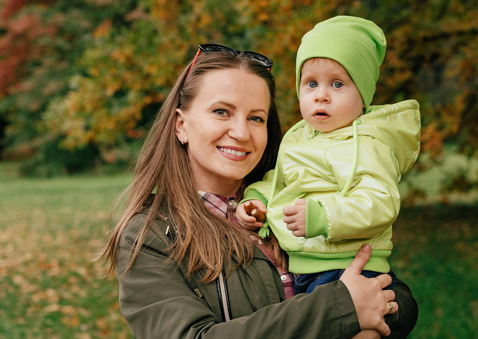 Анна с семьей в парке. Family and wedding photographer in Prague Natalia Fedori