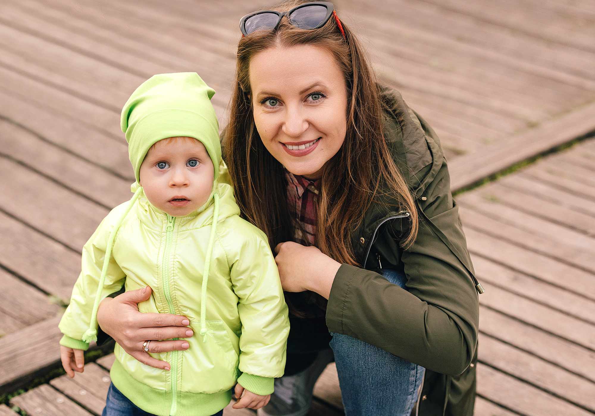 Анна с семьей в парке. Family and wedding photographer in Prague Natalia Fedori
