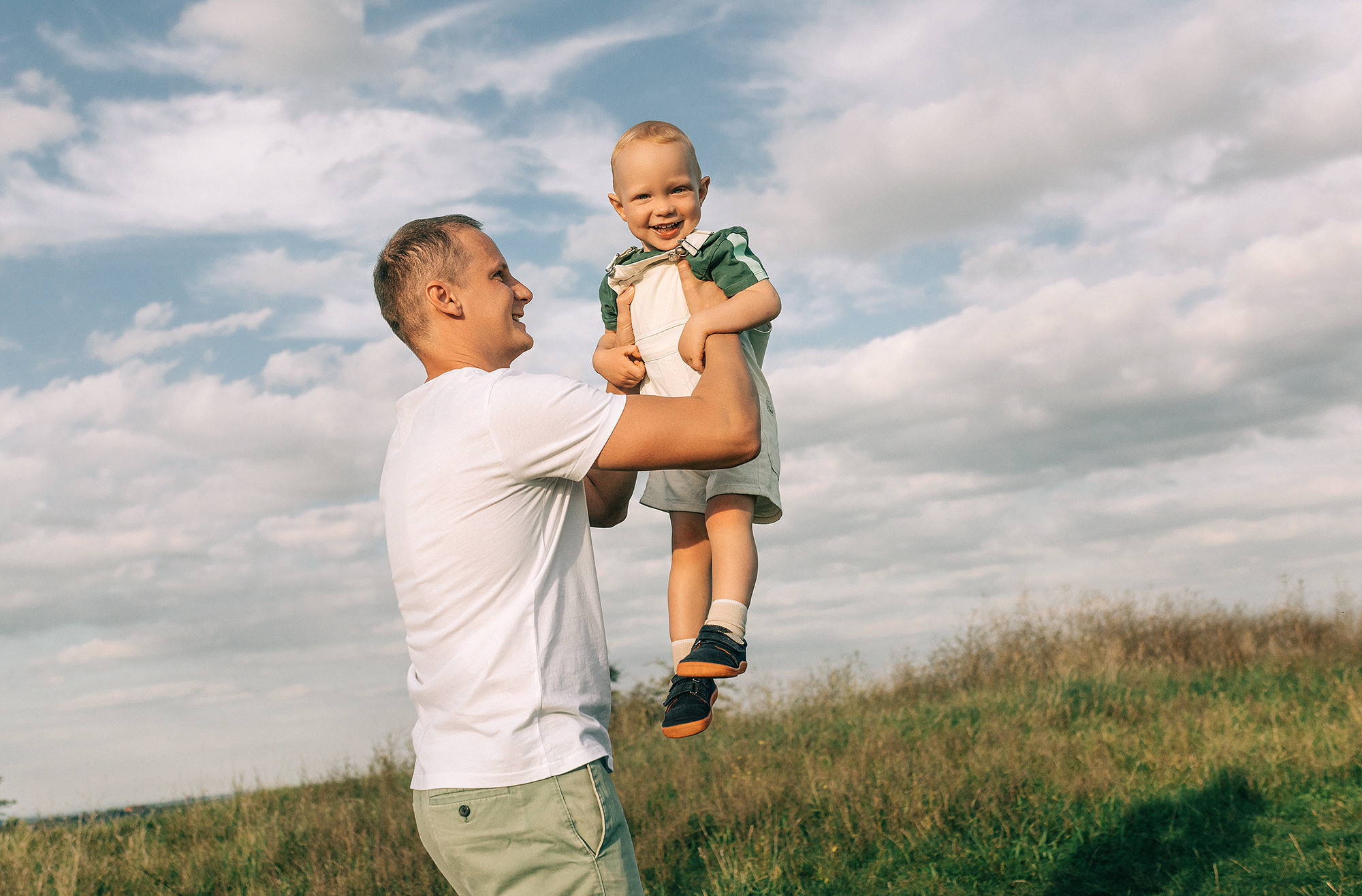 Таня, Андрей и Павел на вечерней прогулке. Rodinný a svatební fotograf v Praze
