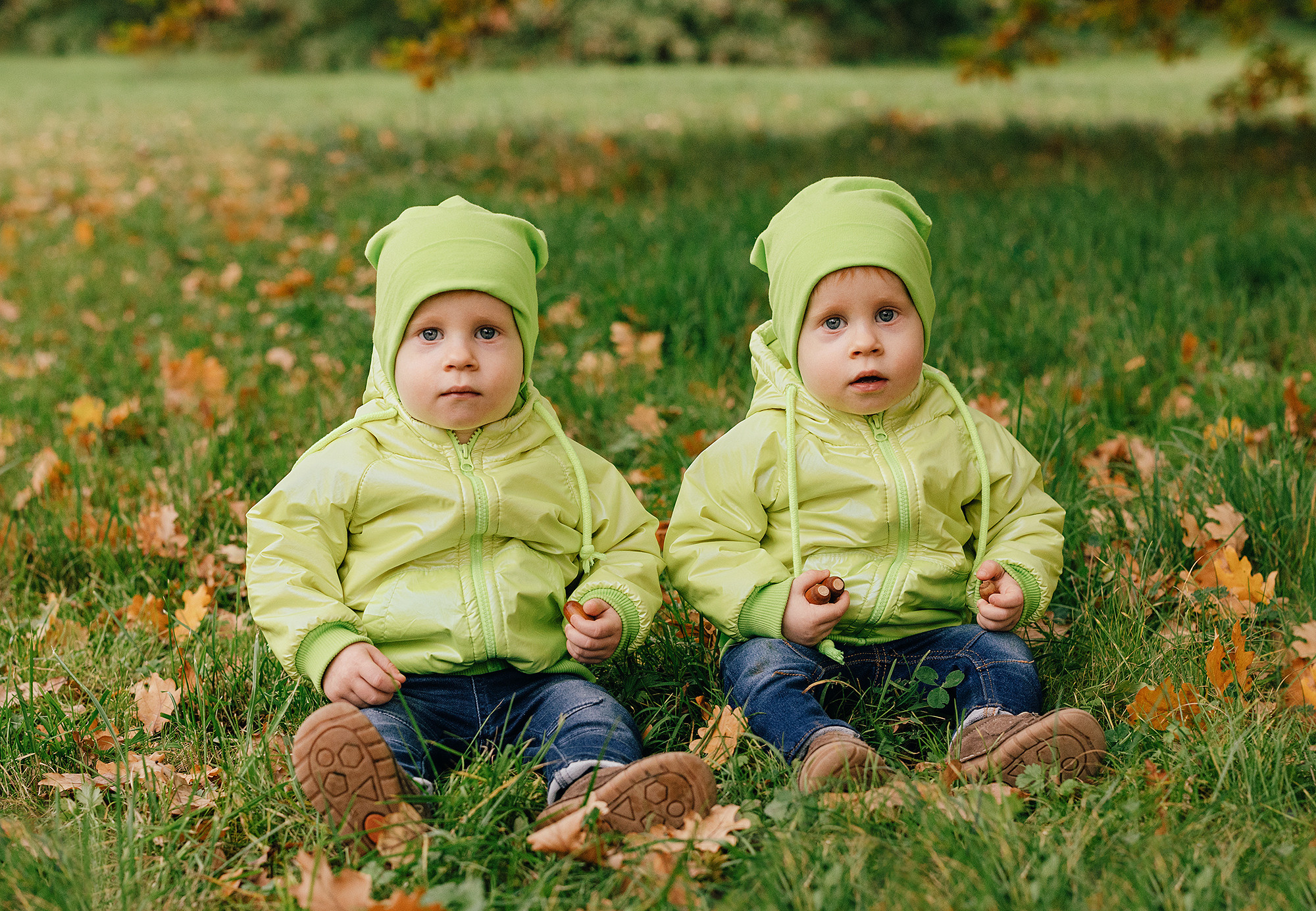 Анна с семьей в парке. Family and wedding photographer in Prague Natalia Fedori