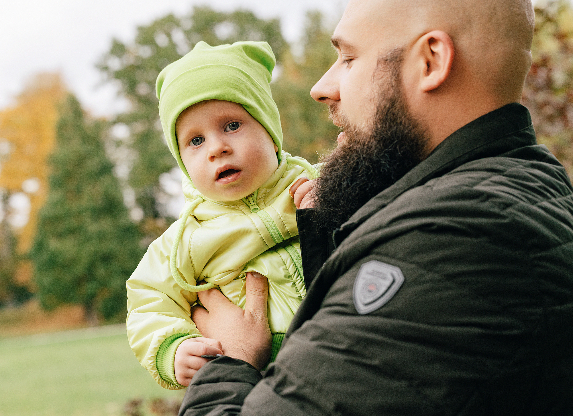 Анна с семьей в парке. Family and wedding photographer in Prague Natalia Fedori