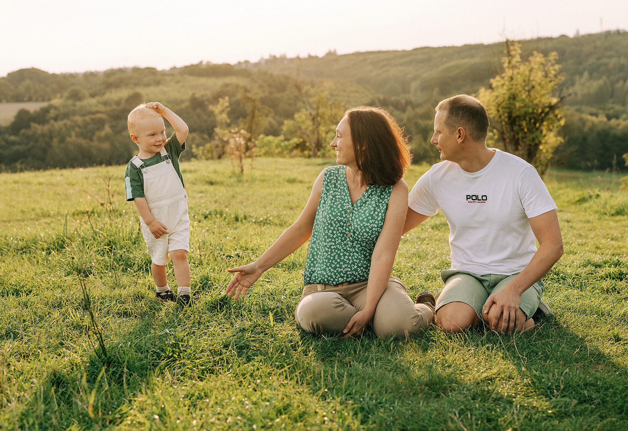 Таня, Андрей и Павел на вечерней прогулке. Rodinný a svatební fotograf v Praze