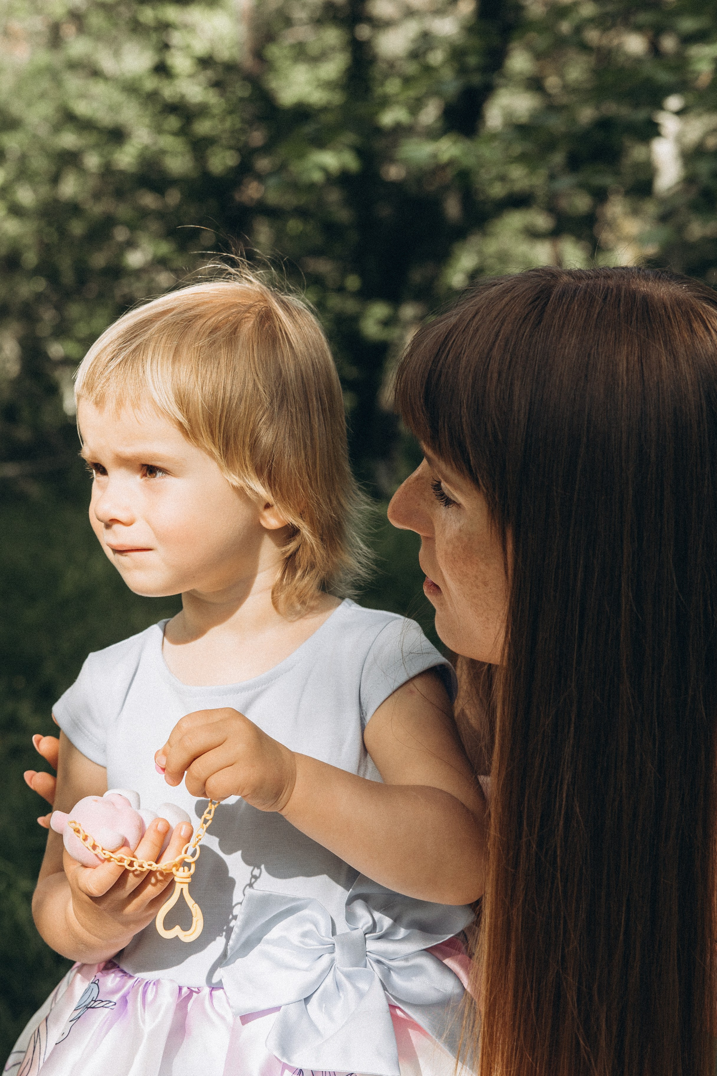 Séance photo en famille Forêt de Bouconne. Eugénie Smirnova — photographe à Toulouse et dans le sud-ouest de la France