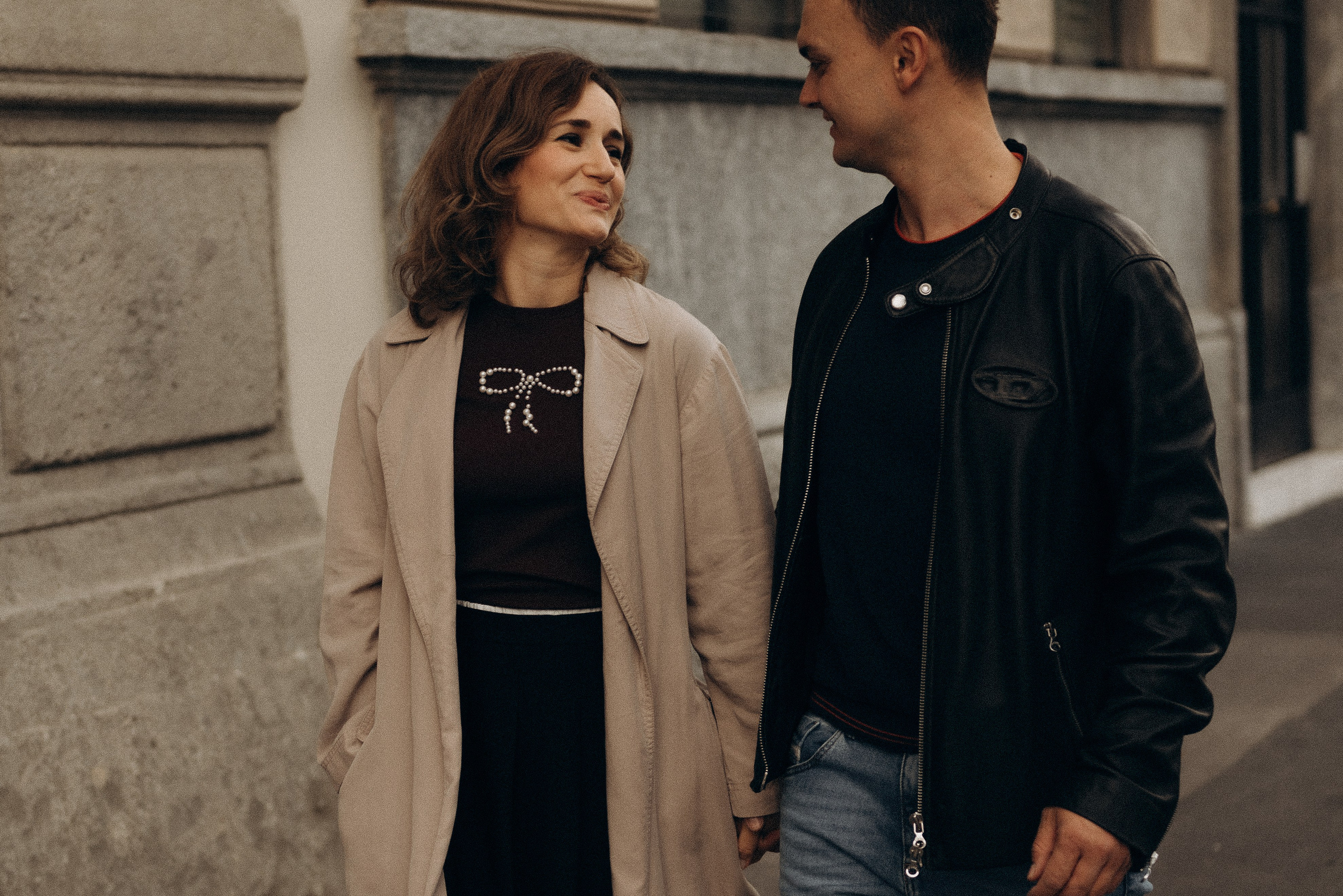Casual love story photoshoot with a couple smiling and walking near Milan's historic center. Emotional storytelling photographer in Milan.