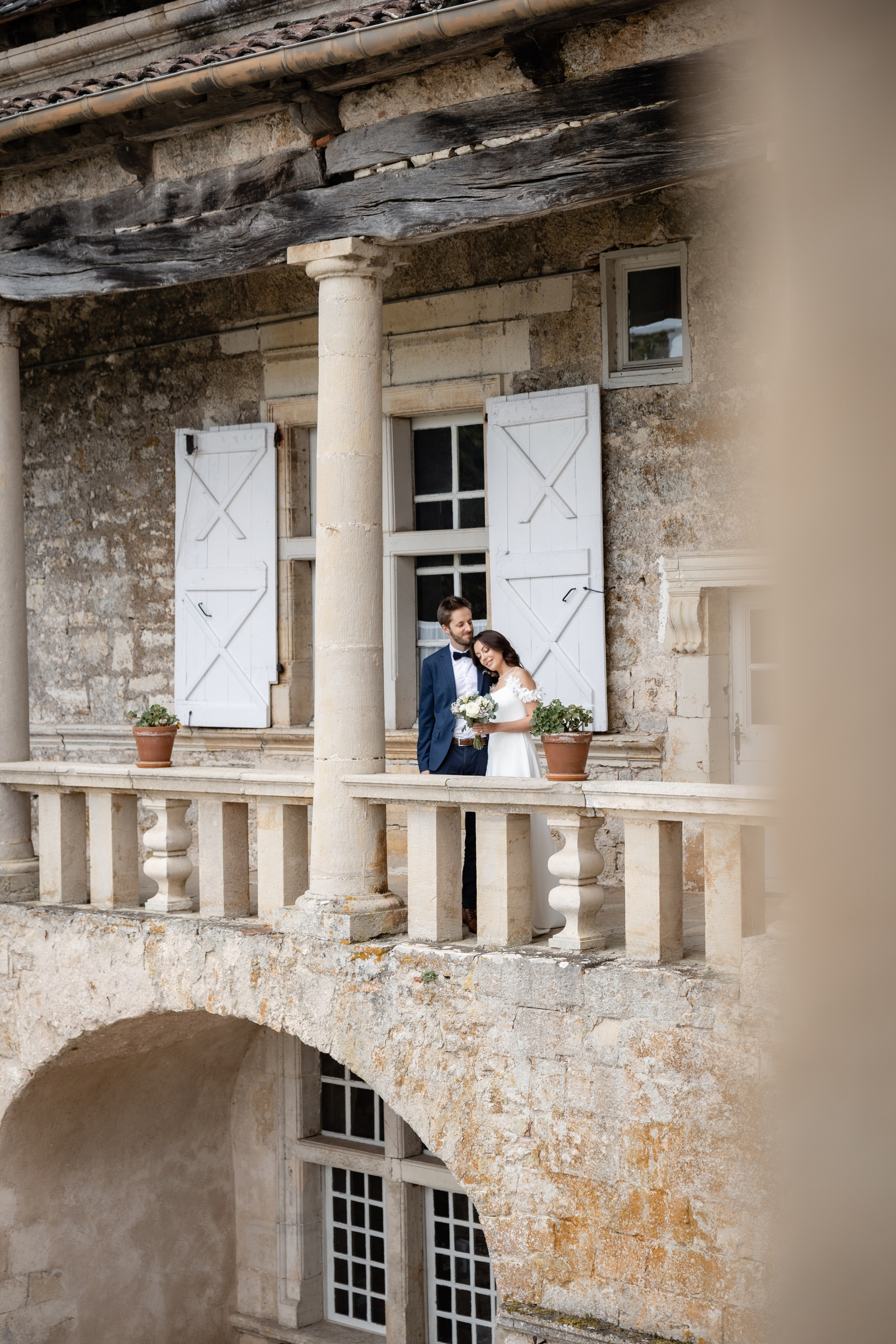 French Chateau Wedding. Elopement at Château de Cénevières. Eugénie Smirnova — your photographer in Toulouse and southwest France