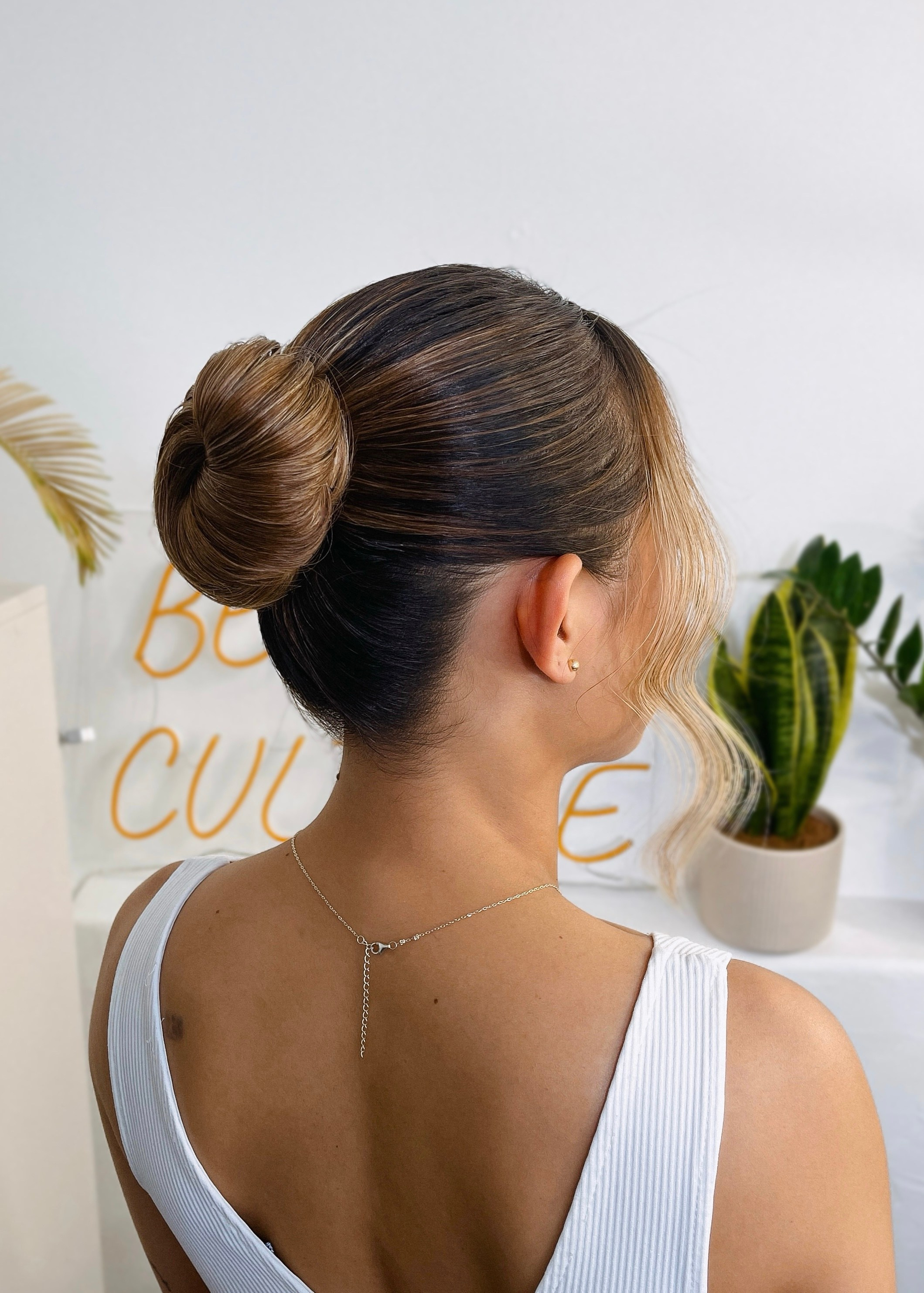 Bridal hairstyles, wedding hairstylist, elegant wedding hair. Makeup artist and Hair stylist in London