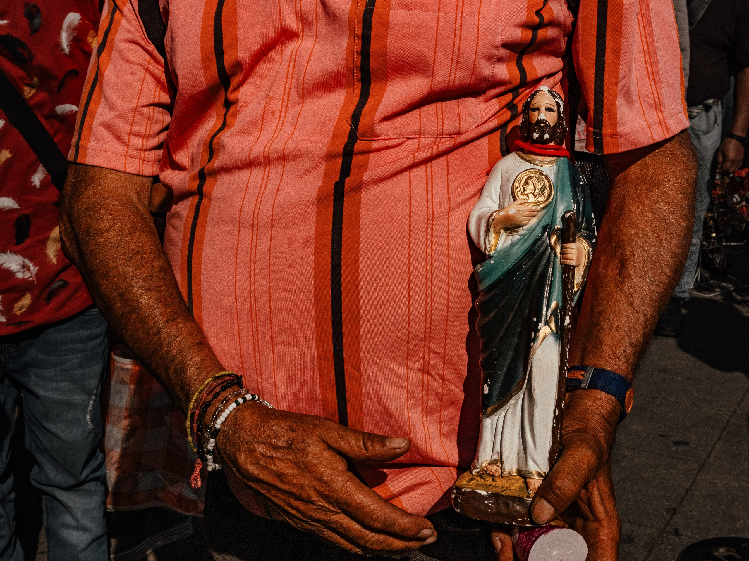Celebration of St. Jude Thaddeus in the Church of St. Hippolytus and St. Cassian, Hidalgo, CDMX, Mexico. Federico Borobio, street and documentary photography.