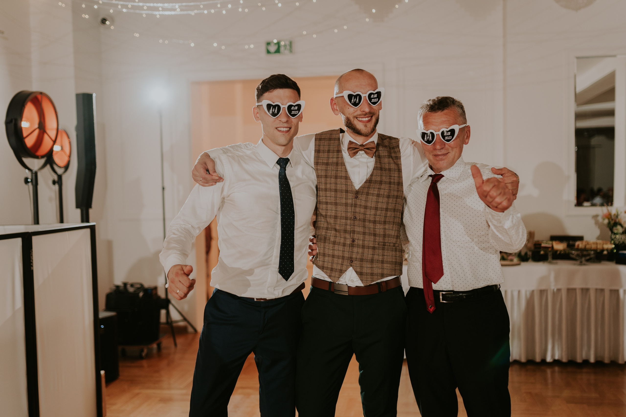 Dwór Wierzbno: plenerowy ślub pod wierzbą. Karkowskafoto - fotografia miłości