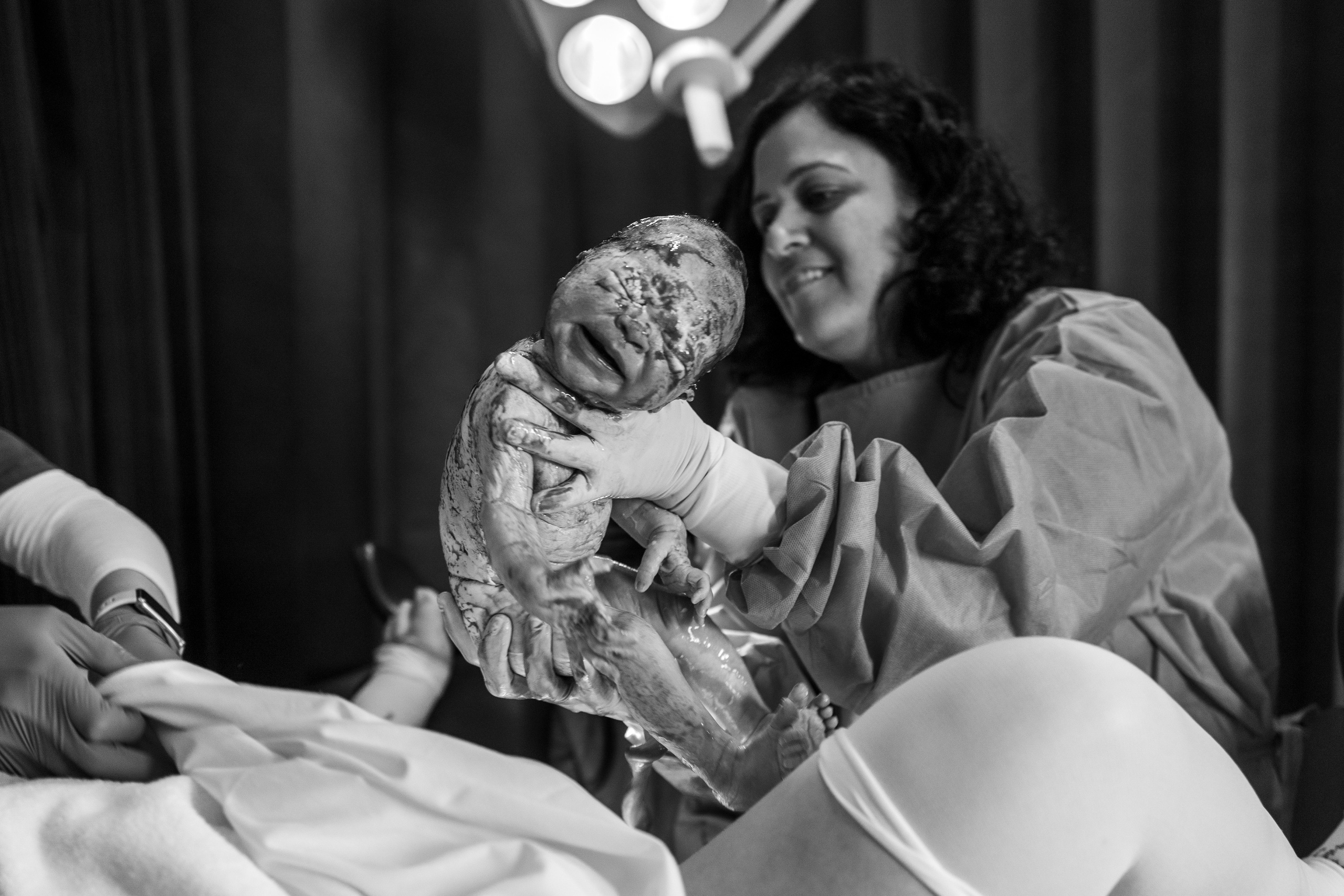 Фотограф родов, семей и новорожденных малышей в Дубае