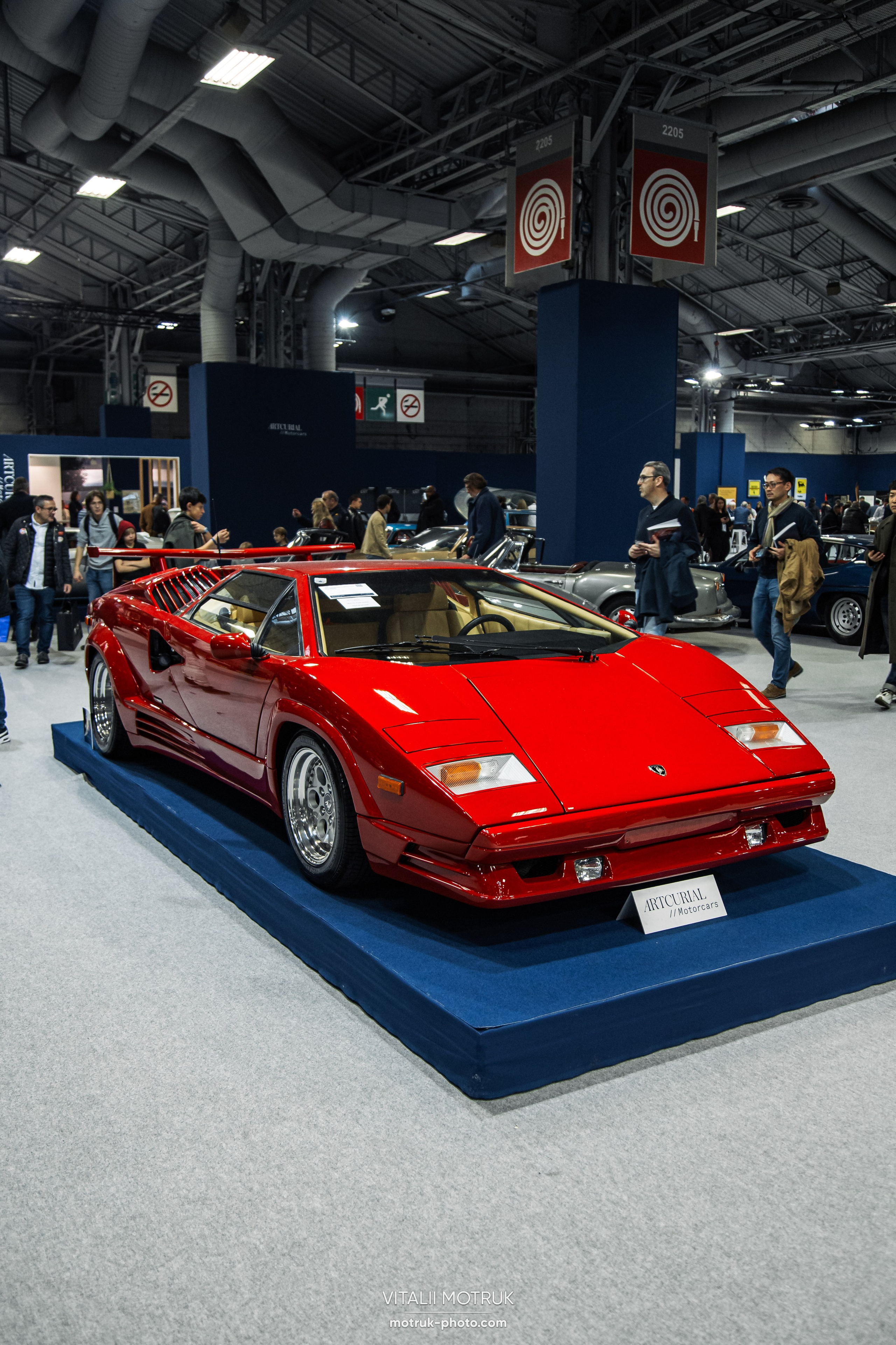 Retromobile 2023. Photographe de voitures à Paris — Vitalii Motruk