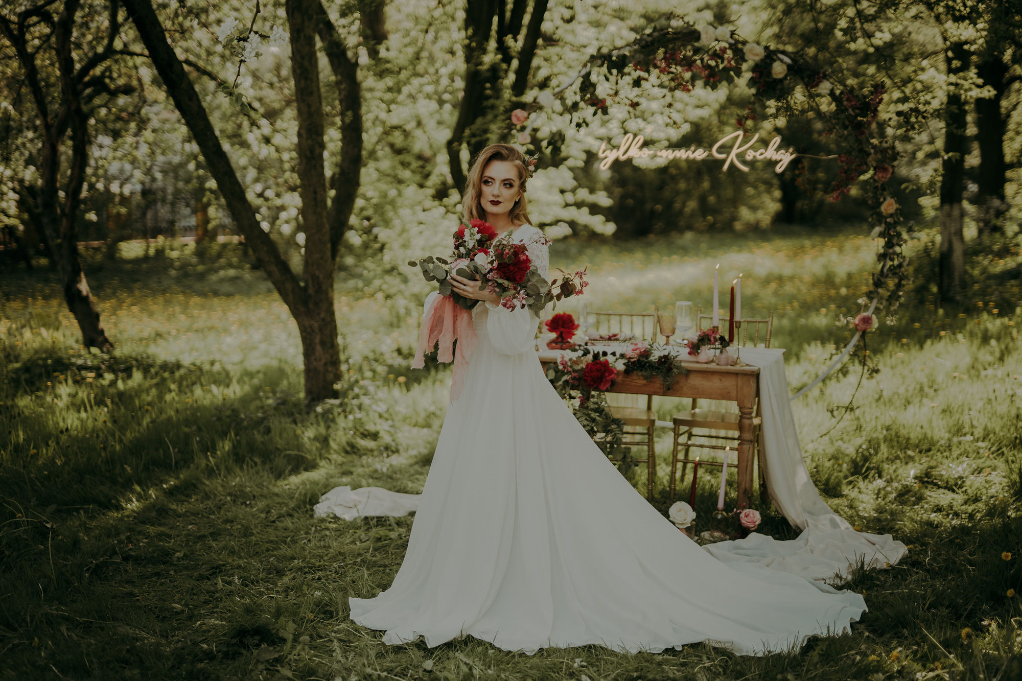 Sesja stylizowana w Wiśniowym Sadzie. Karkowskafoto - fotografia miłości