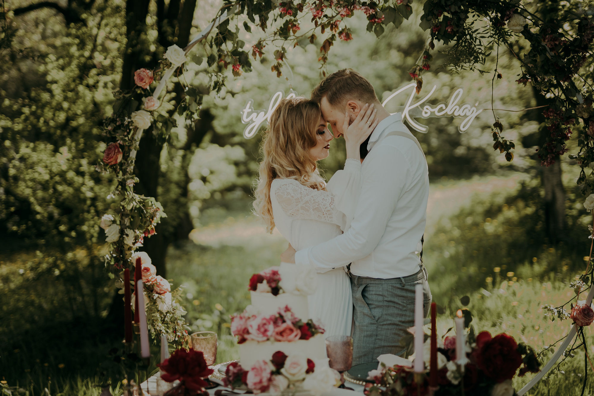 Sesja stylizowana w Wiśniowym Sadzie. Karkowskafoto - fotografia miłości
