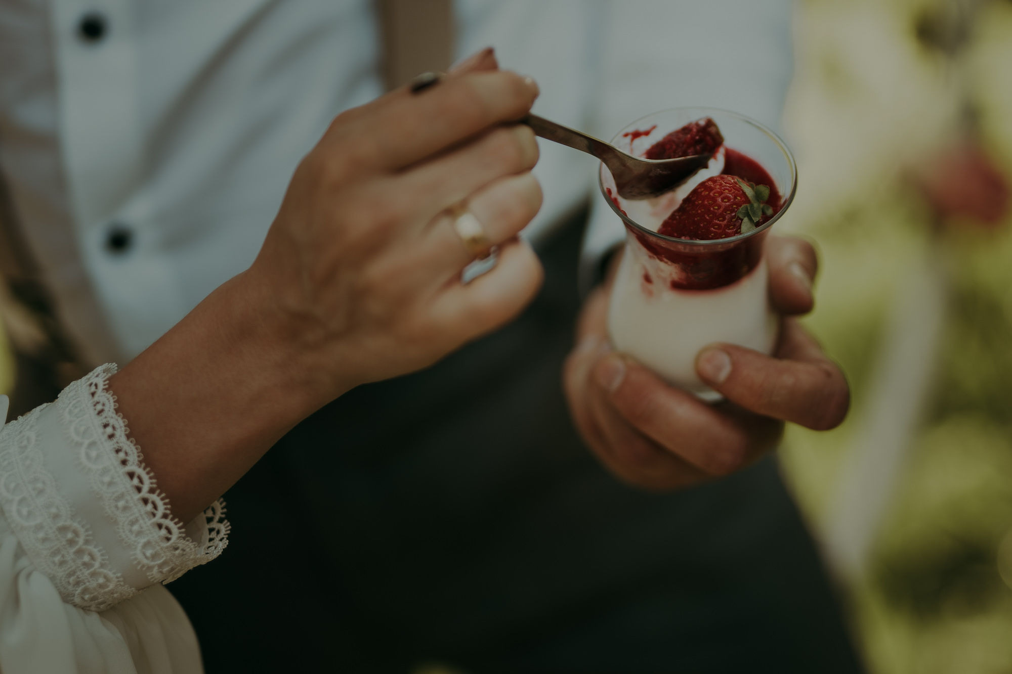 Sesja stylizowana w Wiśniowym Sadzie. Karkowskafoto - fotografia miłości