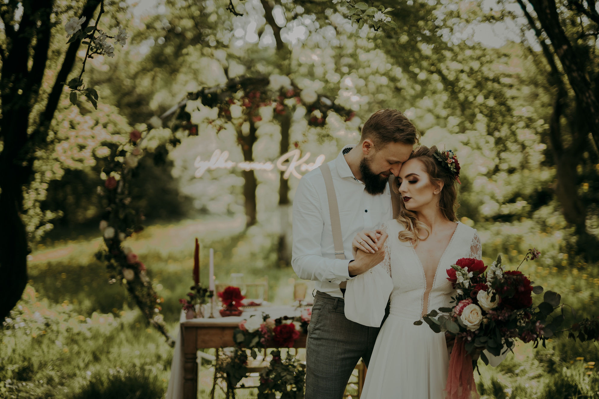 Sesja stylizowana w Wiśniowym Sadzie. Karkowskafoto - fotografia miłości