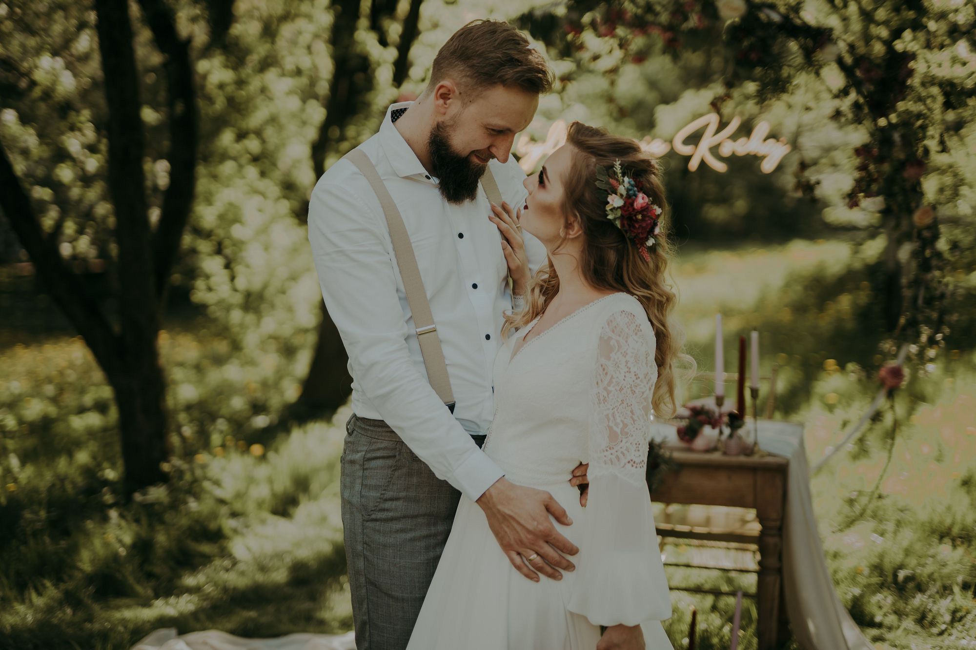 Sesja stylizowana w Wiśniowym Sadzie. Karkowskafoto - fotografia miłości