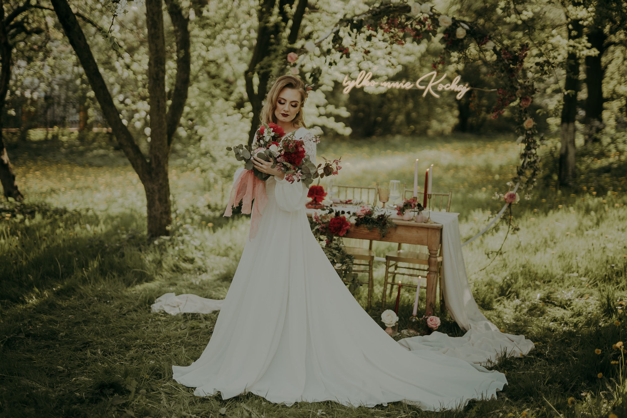 Sesja stylizowana w Wiśniowym Sadzie. Karkowskafoto - fotografia miłości