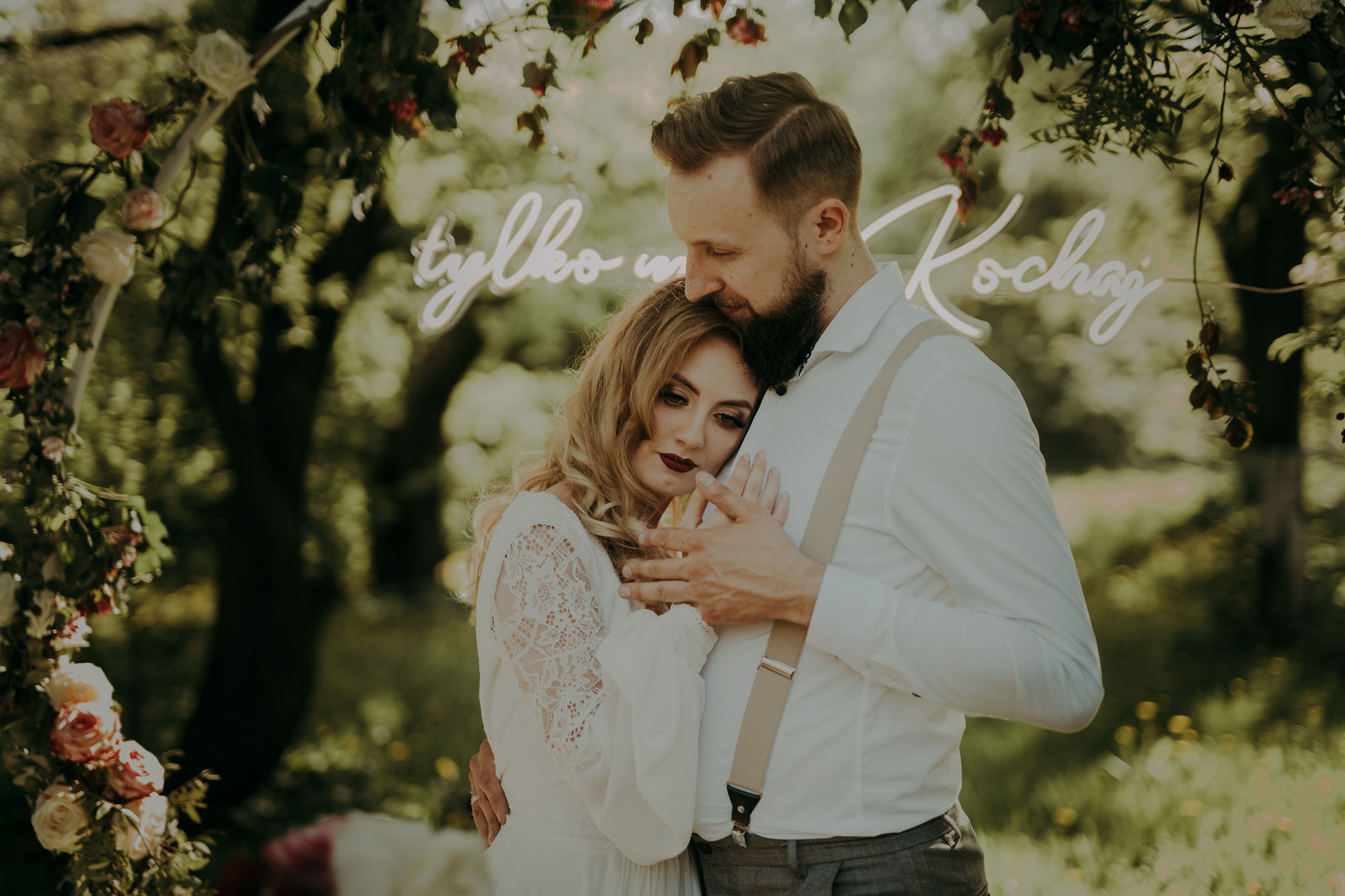 Sesja stylizowana w Wiśniowym Sadzie. Karkowskafoto - fotografia miłości