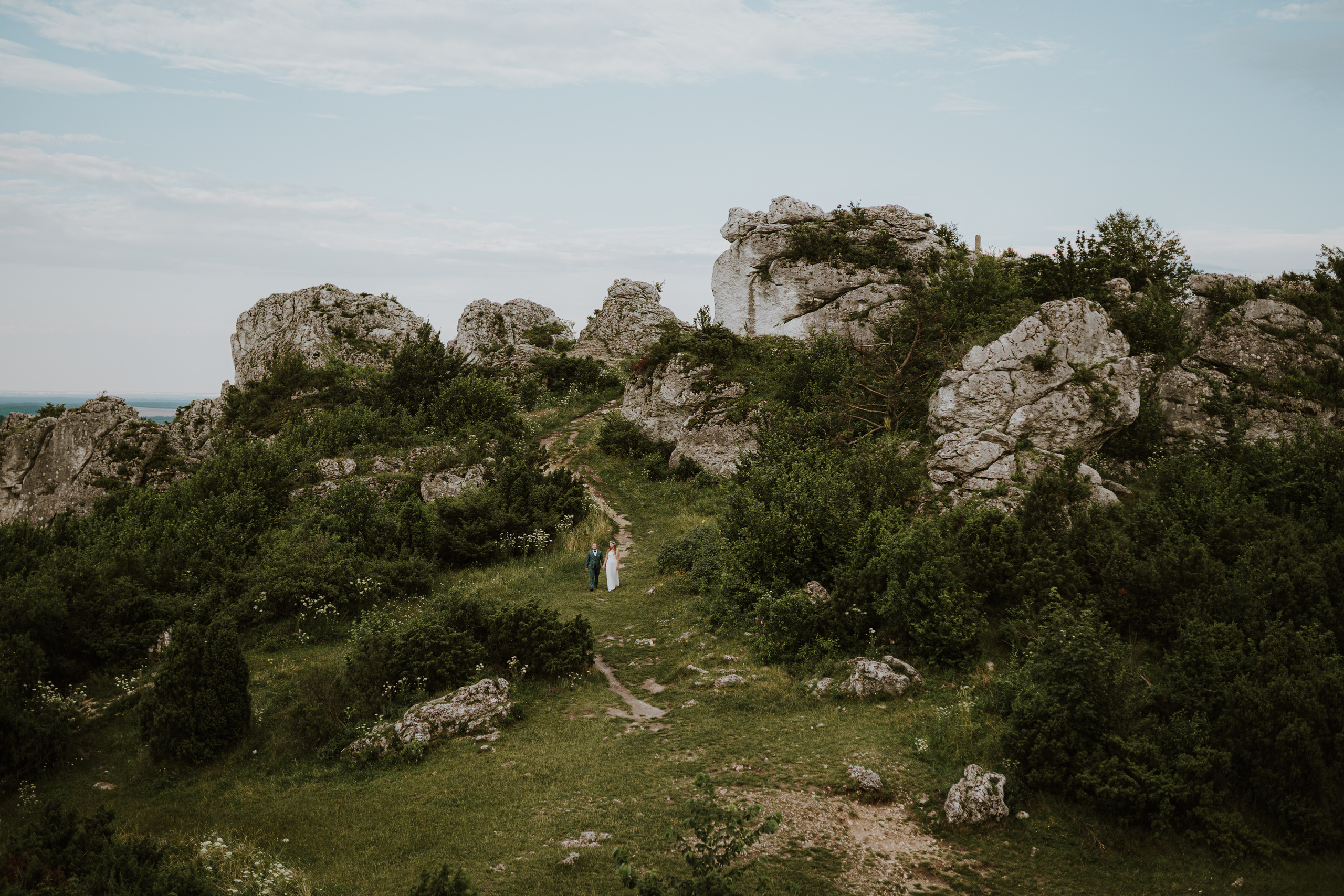 Plener ślubny Adrianny i Pawła - Góra Zborów. Karkowskafoto - fotografia miłości