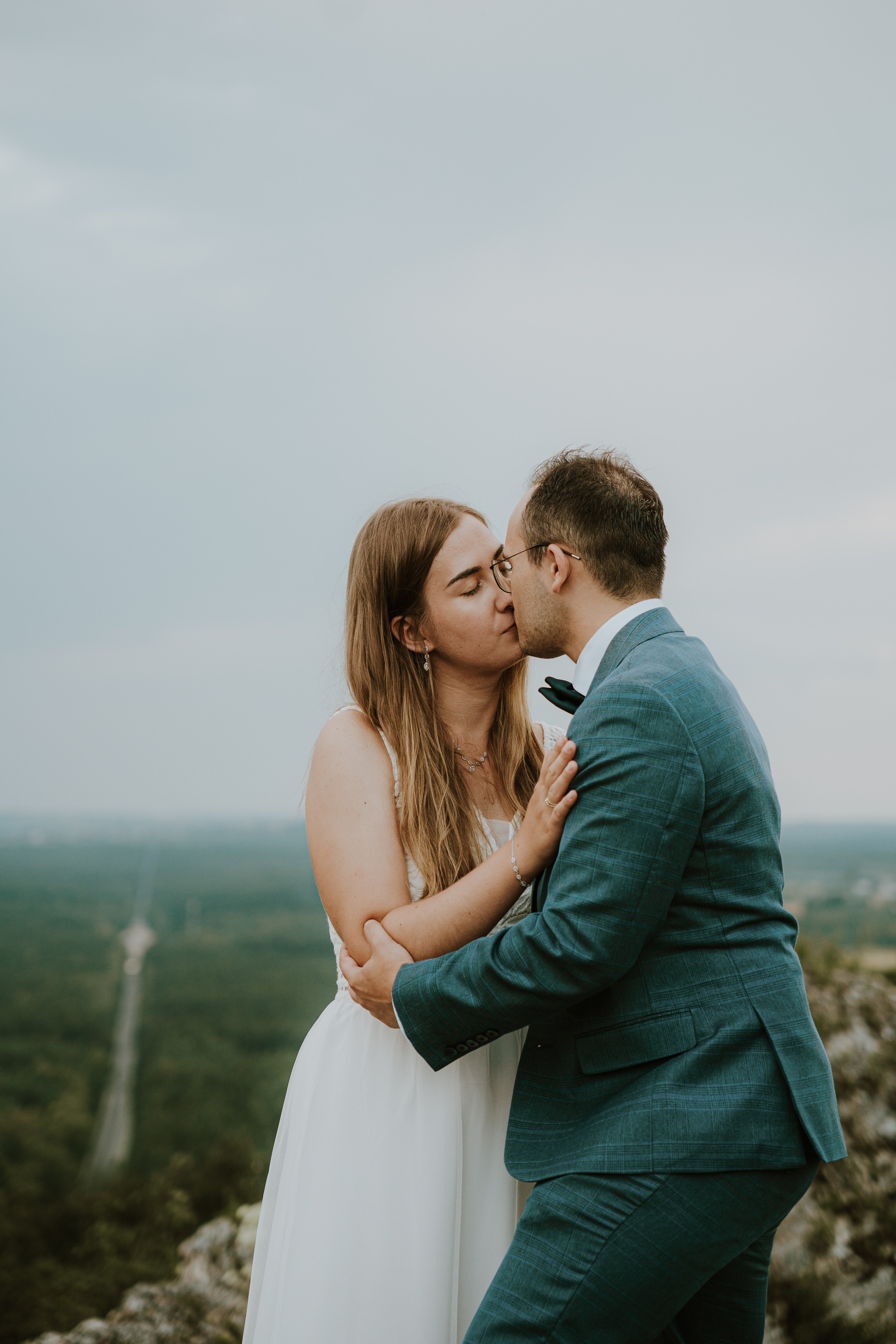 Plener ślubny Adrianny i Pawła - Góra Zborów. Karkowskafoto - fotografia miłości