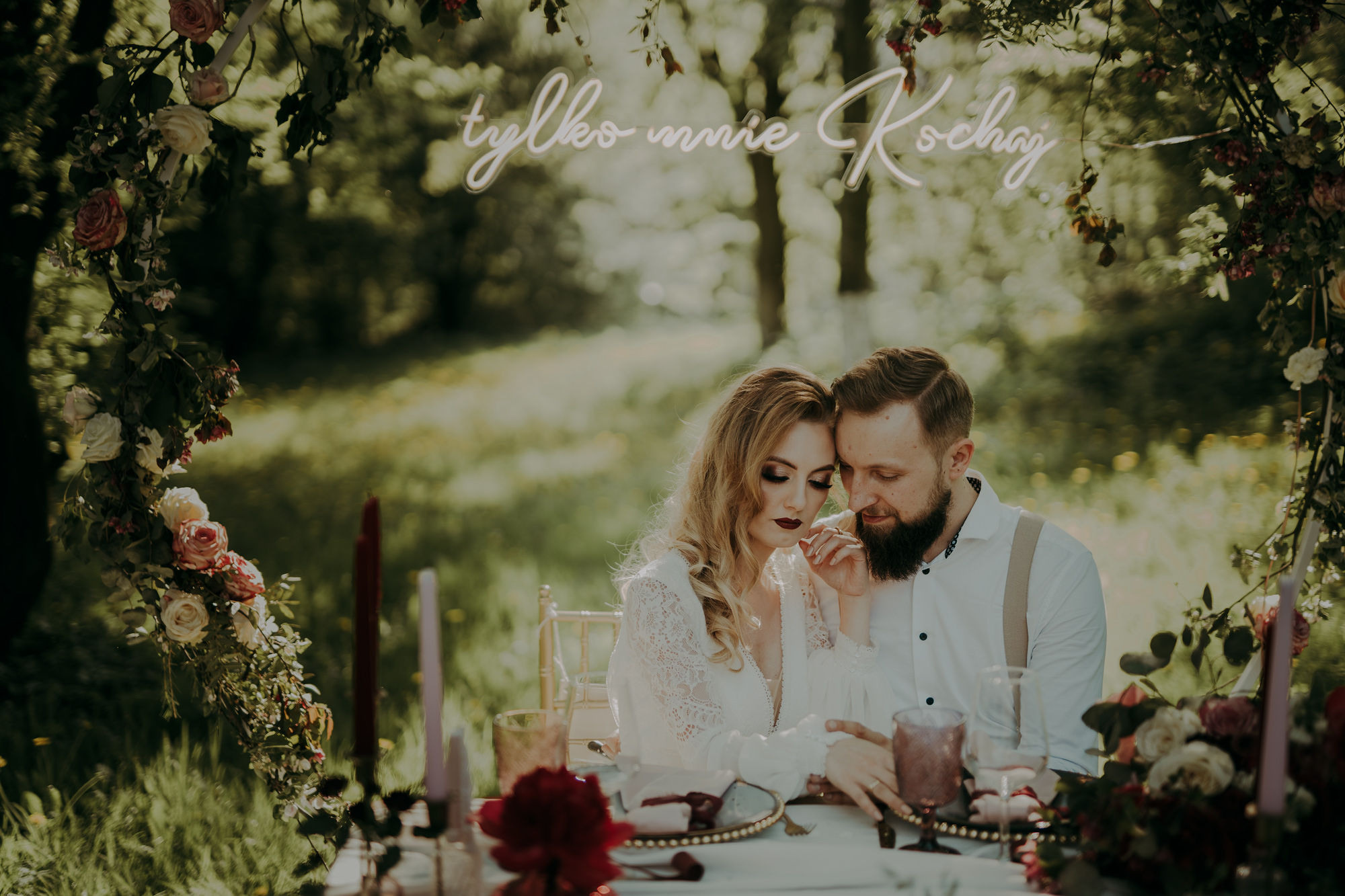 Sesja stylizowana w Wiśniowym Sadzie. Karkowskafoto - fotografia miłości