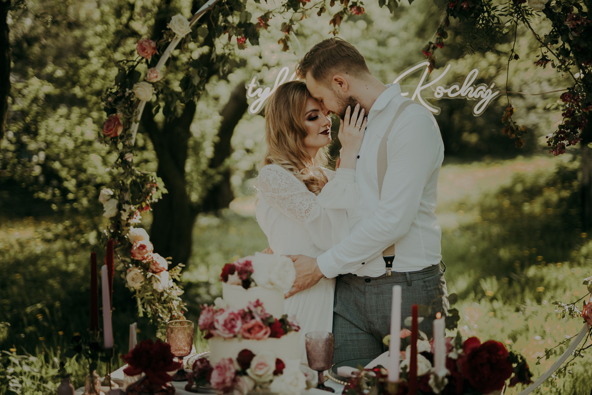Sesja stylizowana w Wiśniowym Sadzie. Karkowskafoto - fotografia miłości