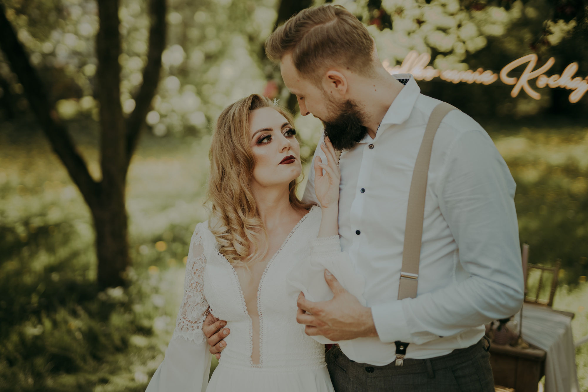 Sesja stylizowana w Wiśniowym Sadzie. Karkowskafoto - fotografia miłości