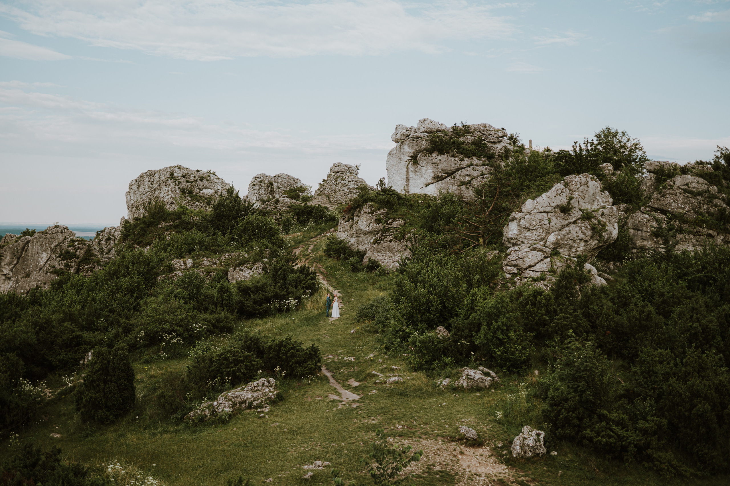 Plener ślubny Adrianny i Pawła - Góra Zborów. Karkowskafoto - fotografia miłości