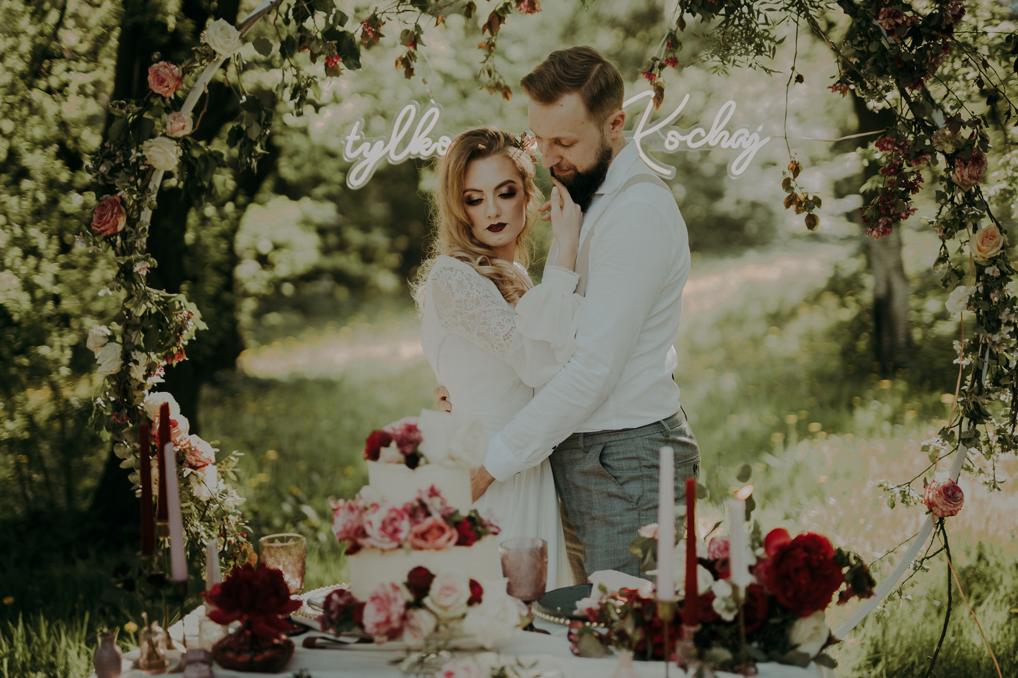 Sesja stylizowana w Wiśniowym Sadzie. Karkowskafoto - fotografia miłości