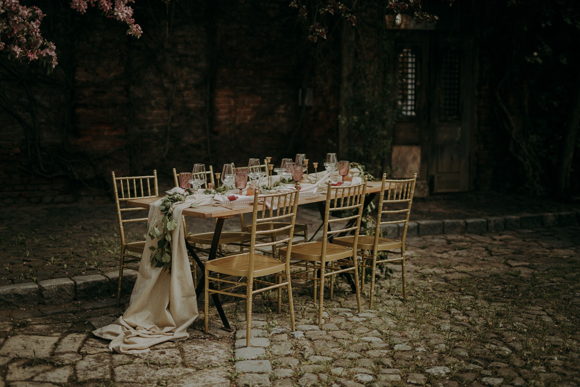 Sesja stylizowana w Wiśniowym Sadzie. Karkowskafoto - fotografia miłości