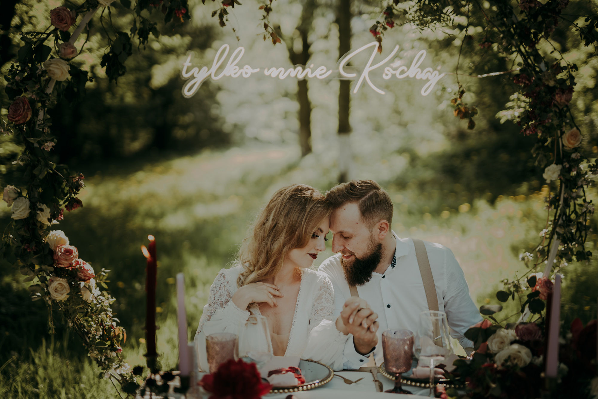 Sesja stylizowana w Wiśniowym Sadzie. Karkowskafoto - fotografia miłości