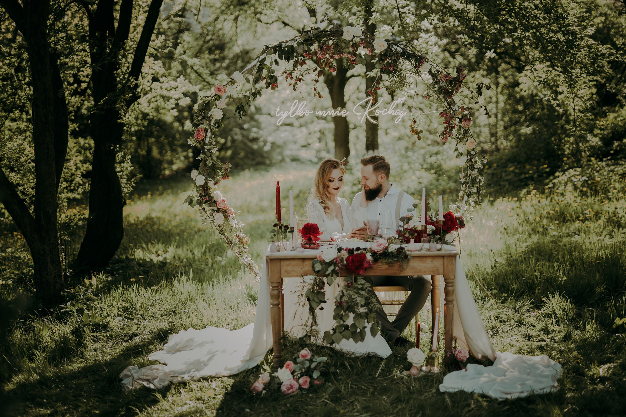 Sesja stylizowana w Wiśniowym Sadzie. Karkowskafoto - fotografia miłości