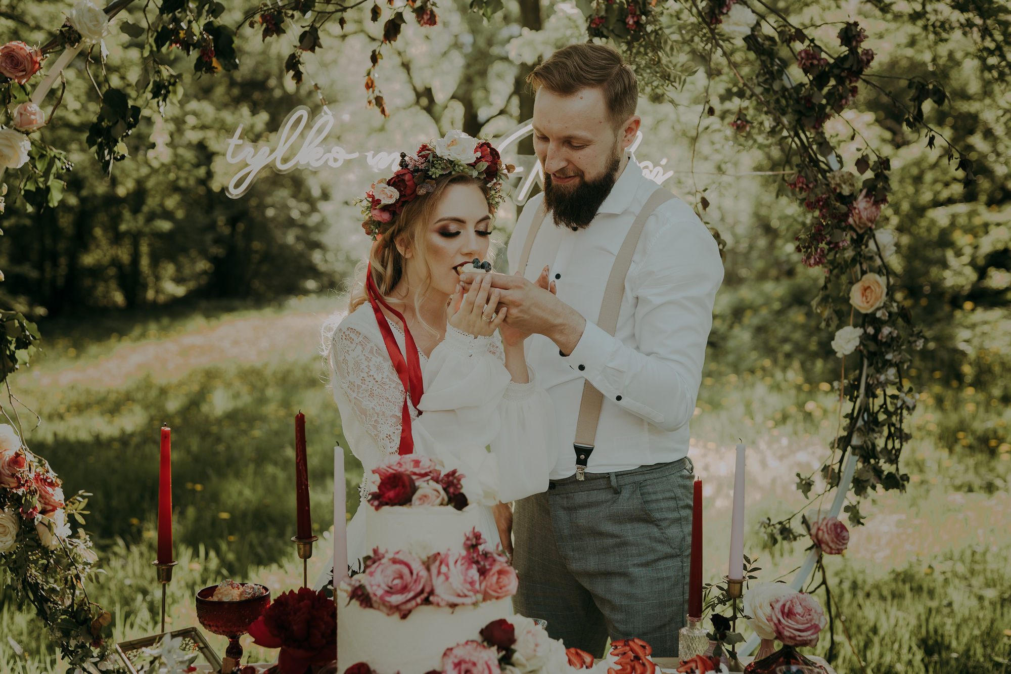 Sesja stylizowana w Wiśniowym Sadzie. Karkowskafoto - fotografia miłości