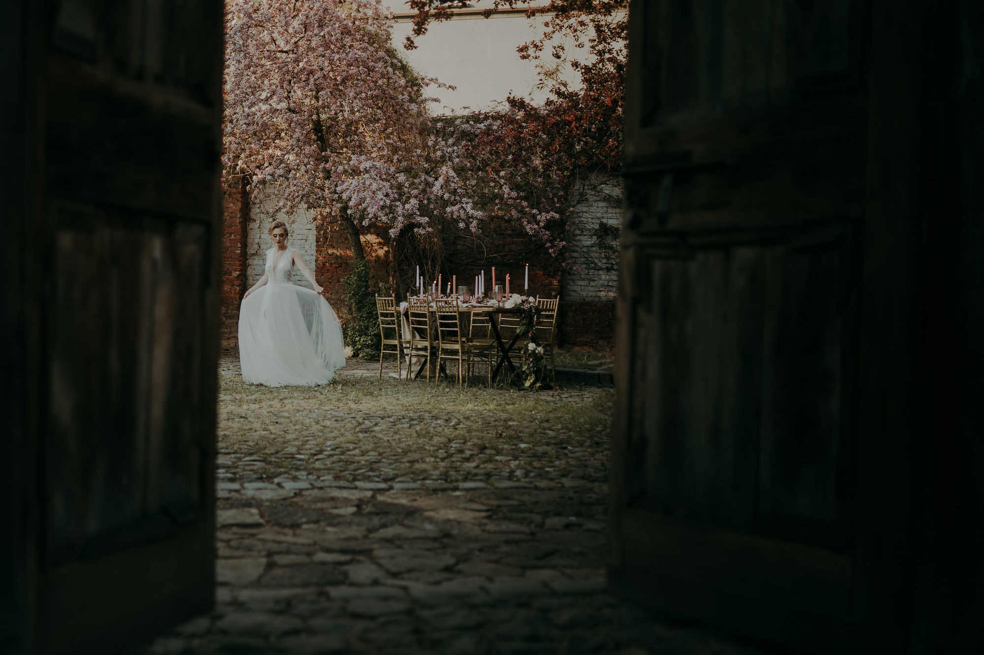 Sesja stylizowana w Wiśniowym Sadzie. Karkowskafoto - fotografia miłości