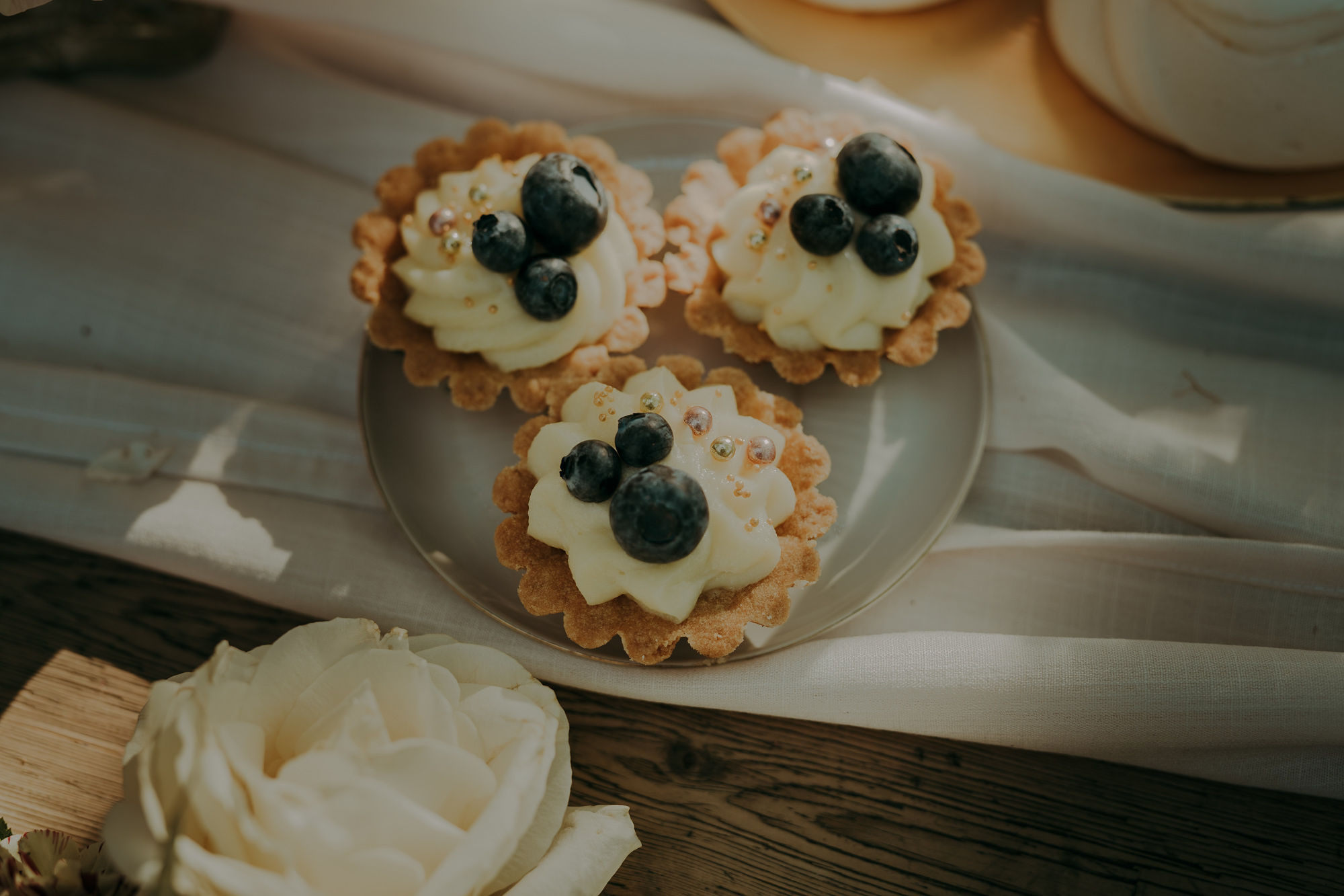 Sesja stylizowana w Wiśniowym Sadzie. Karkowskafoto - fotografia miłości