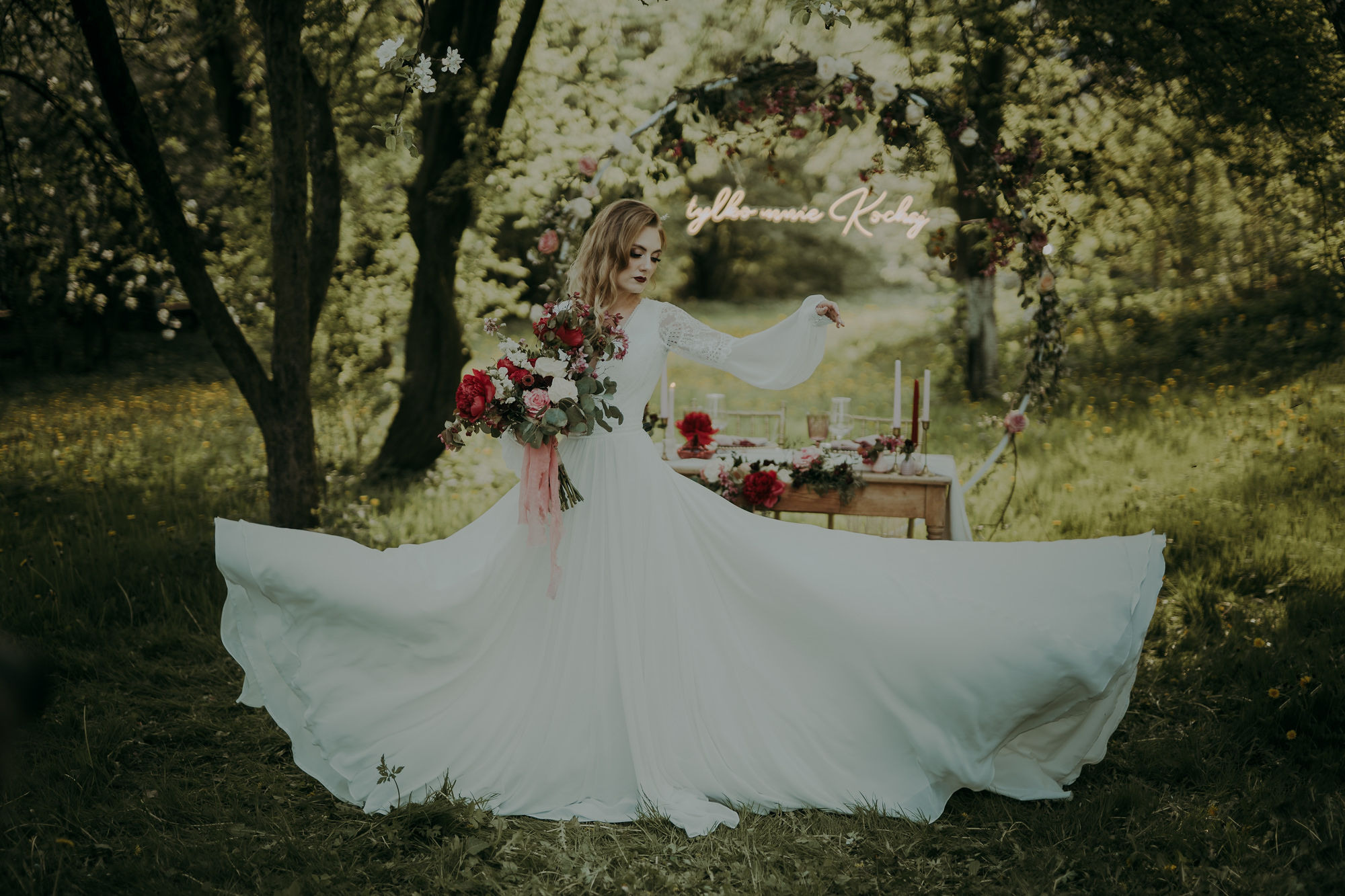 Sesja stylizowana w Wiśniowym Sadzie. Karkowskafoto - fotografia miłości