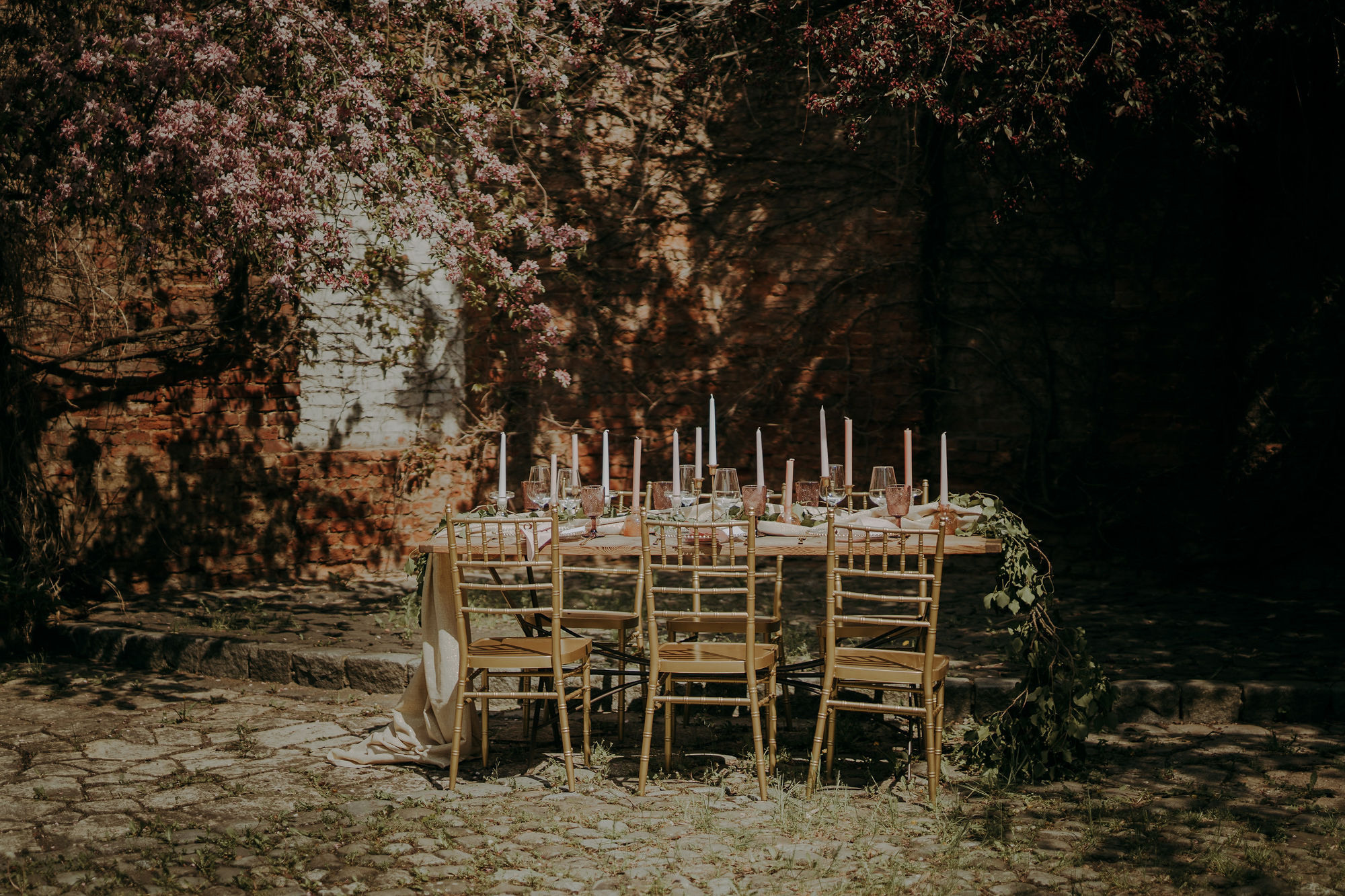 Sesja stylizowana w Wiśniowym Sadzie. Karkowskafoto - fotografia miłości