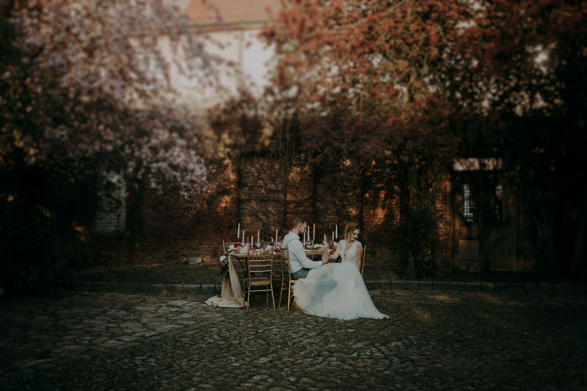 Sesja stylizowana w Wiśniowym Sadzie. Karkowskafoto - fotografia miłości