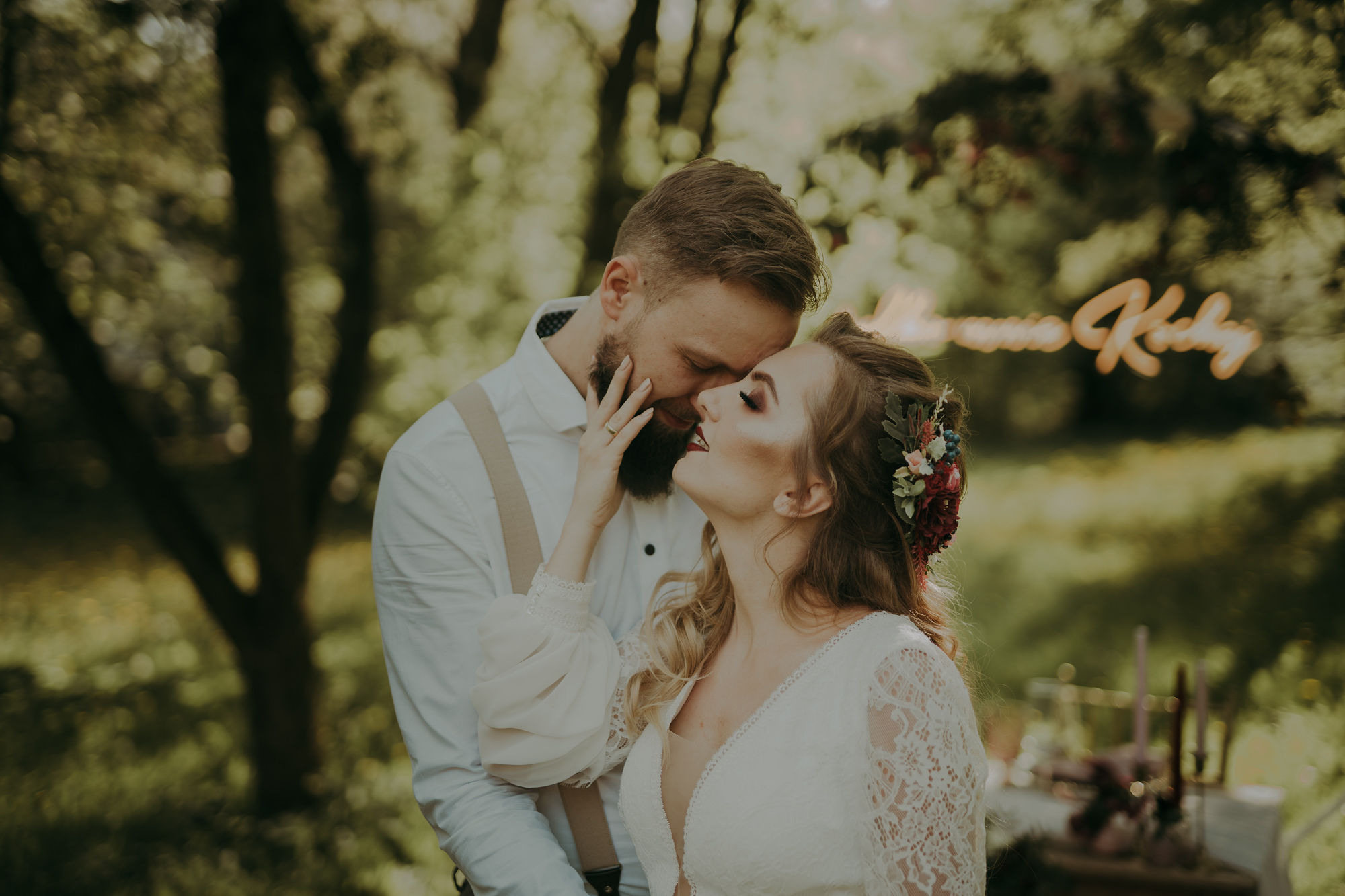 Sesja stylizowana w Wiśniowym Sadzie. Karkowskafoto - fotografia miłości