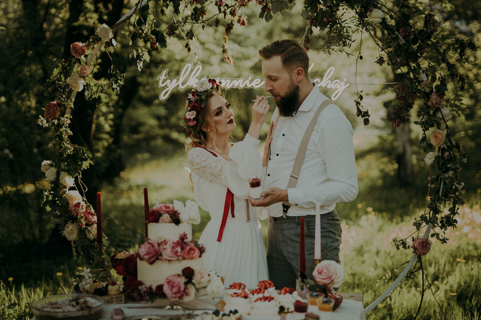Sesja stylizowana w Wiśniowym Sadzie. Karkowskafoto - fotografia miłości
