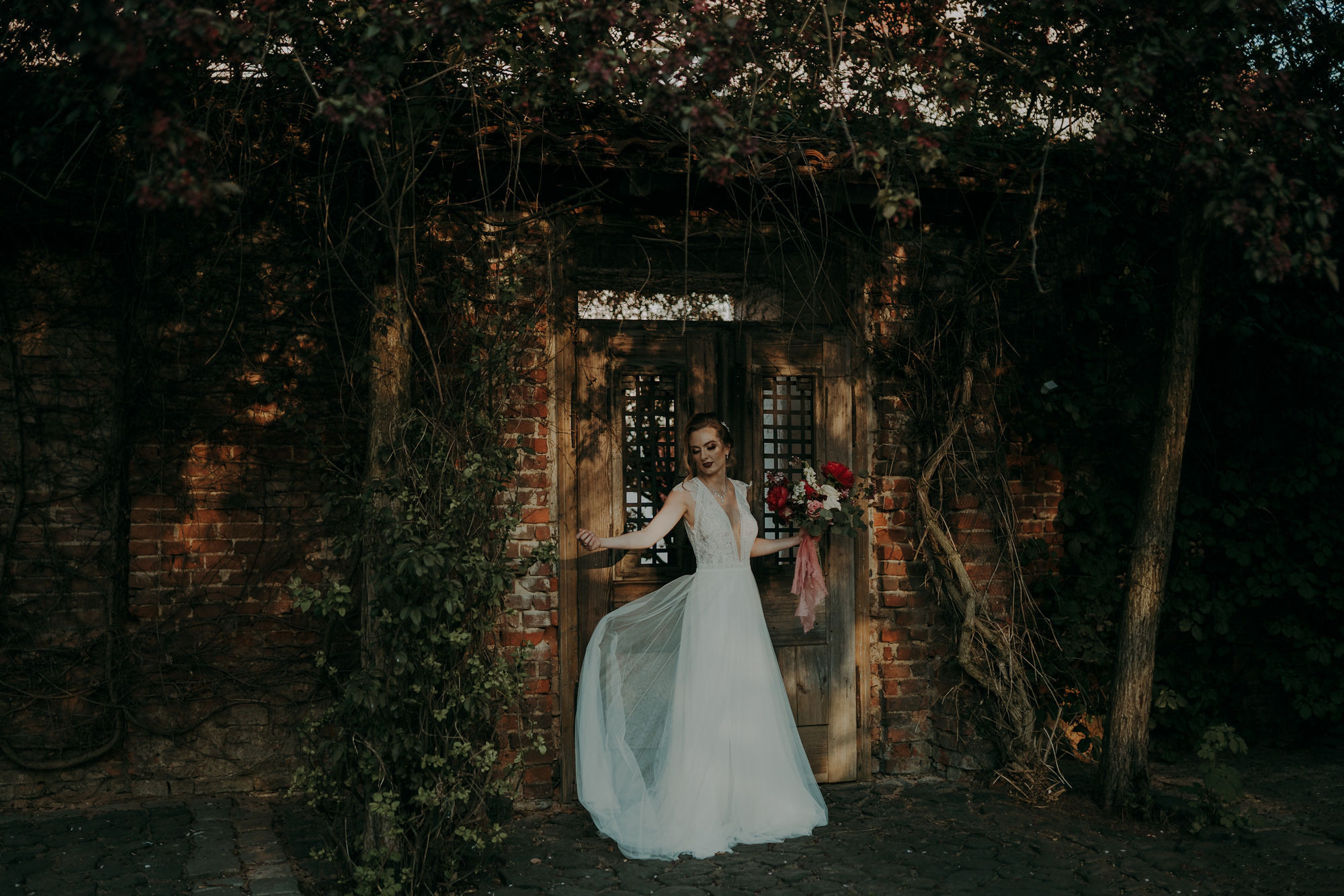 Sesja stylizowana w Wiśniowym Sadzie. Karkowskafoto - fotografia miłości